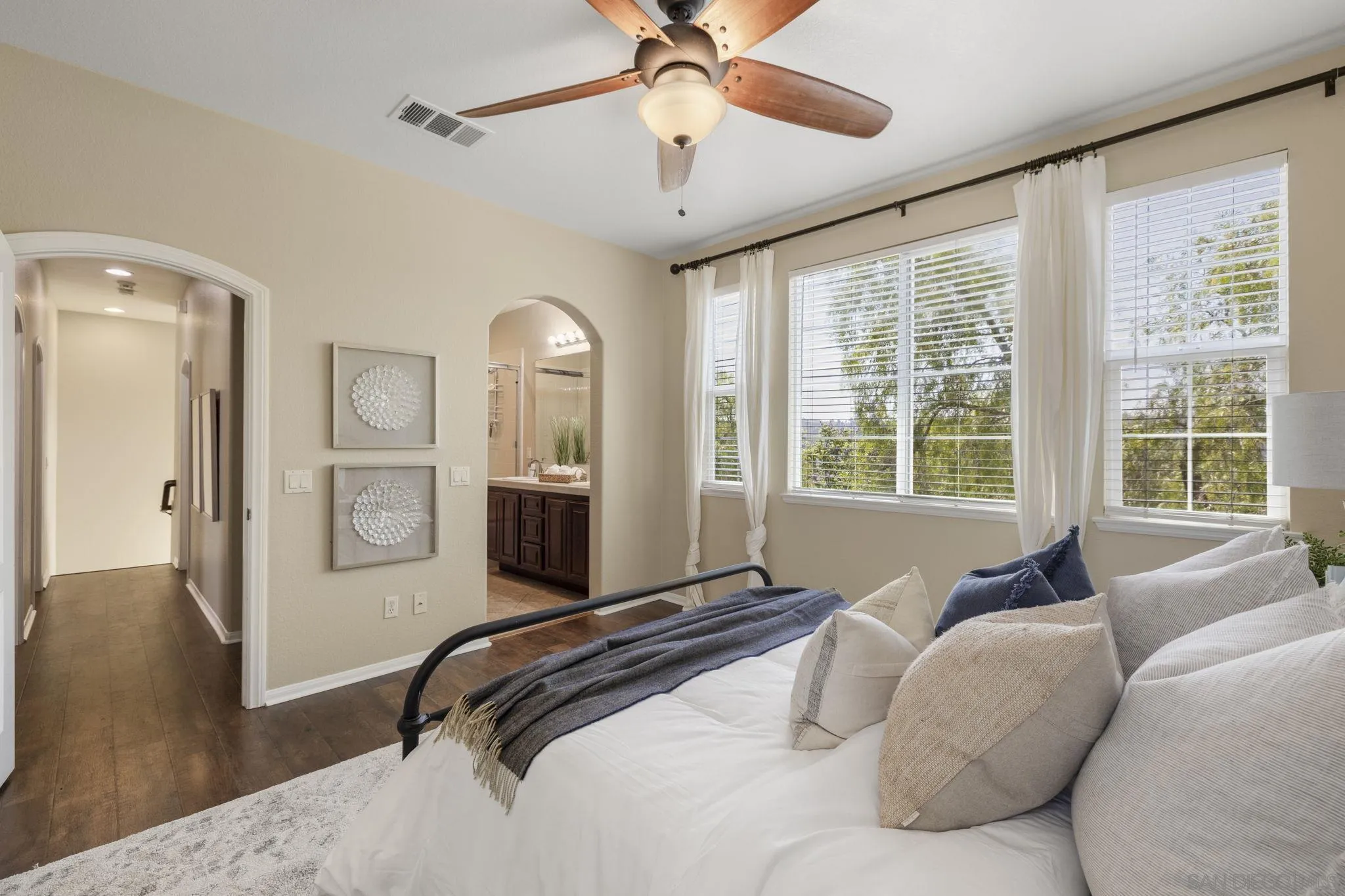 https://cdn.realtyfeed.com/cdn/127/260013631/18ec535366c80f4a415378e4e7f15d62.webp