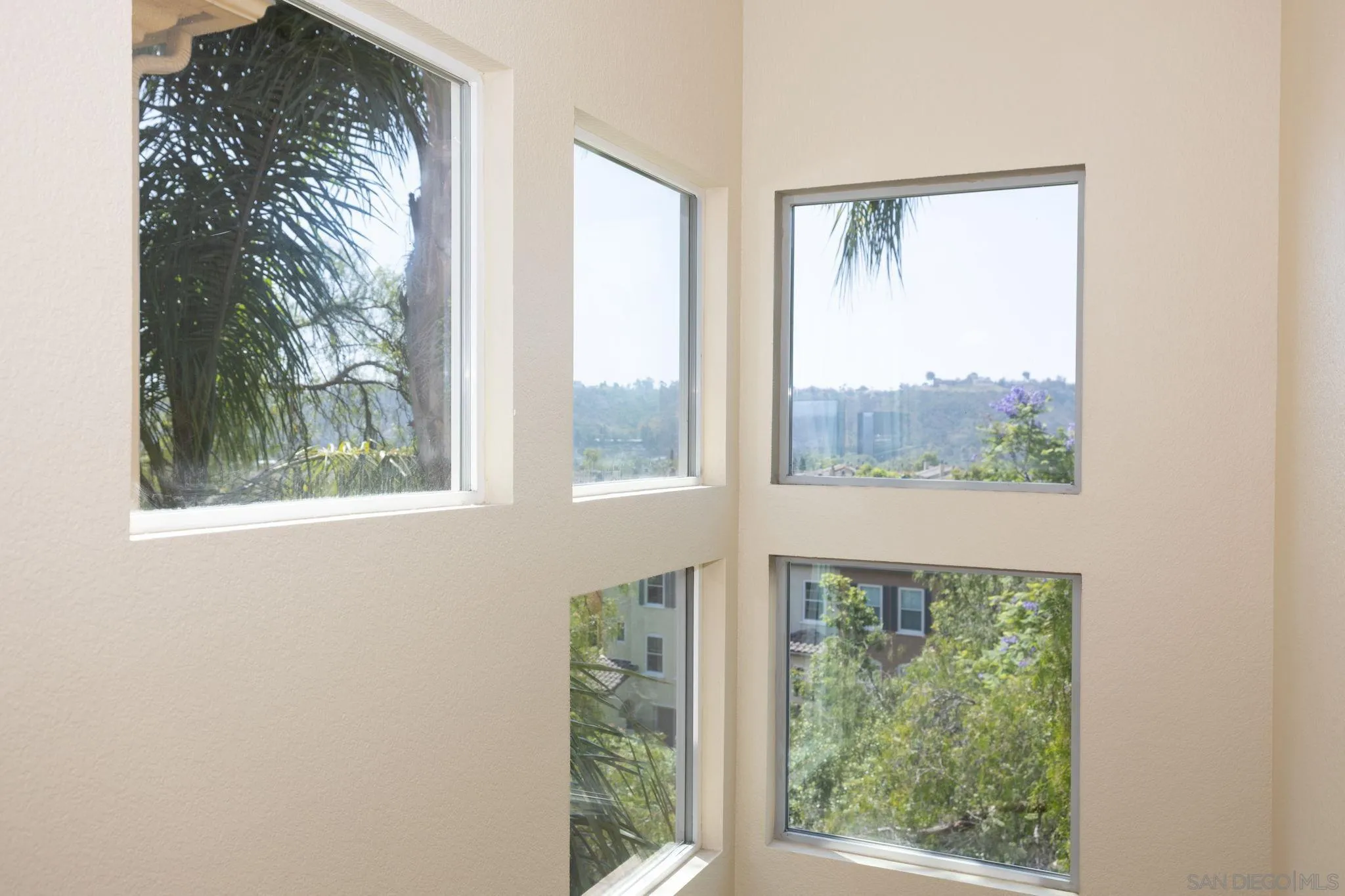https://cdn.realtyfeed.com/cdn/127/260013631/18f074c0cddc604181d1cc3d52f3e1df.webp