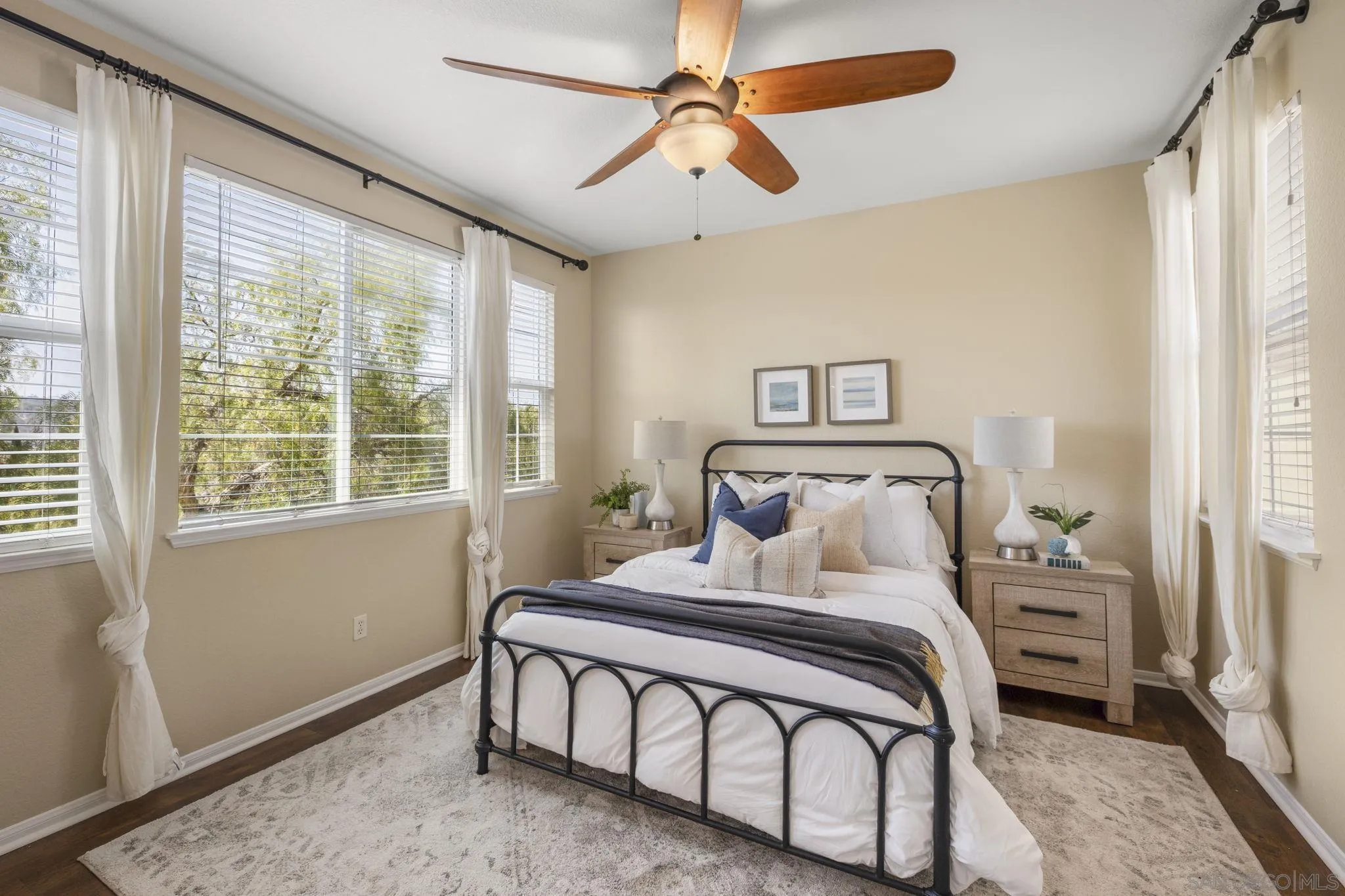 https://cdn.realtyfeed.com/cdn/127/260013631/2aa409106bd8acbc72ef188e186d572f.webp