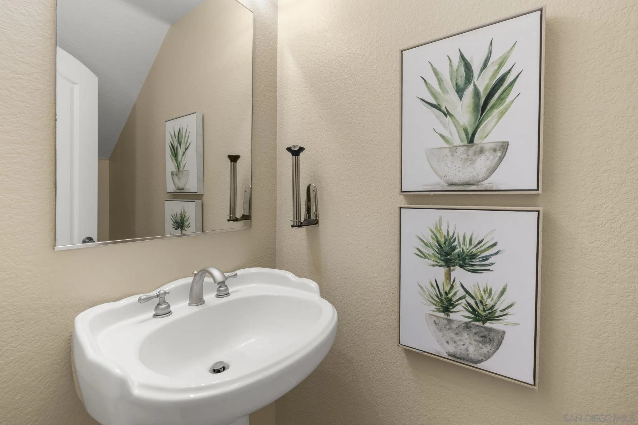 https://cdn.realtyfeed.com/cdn/127/260013631/469441d9611a82fce5b32a9a0cb137d1.webp