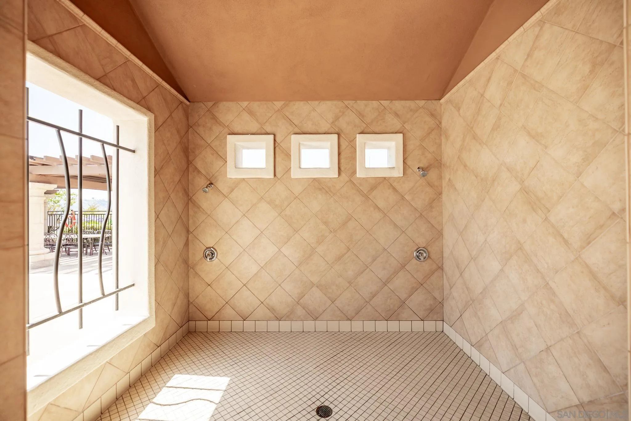 https://cdn.realtyfeed.com/cdn/127/260013631/4902dab7f5944115fd8af637b487f387.webp