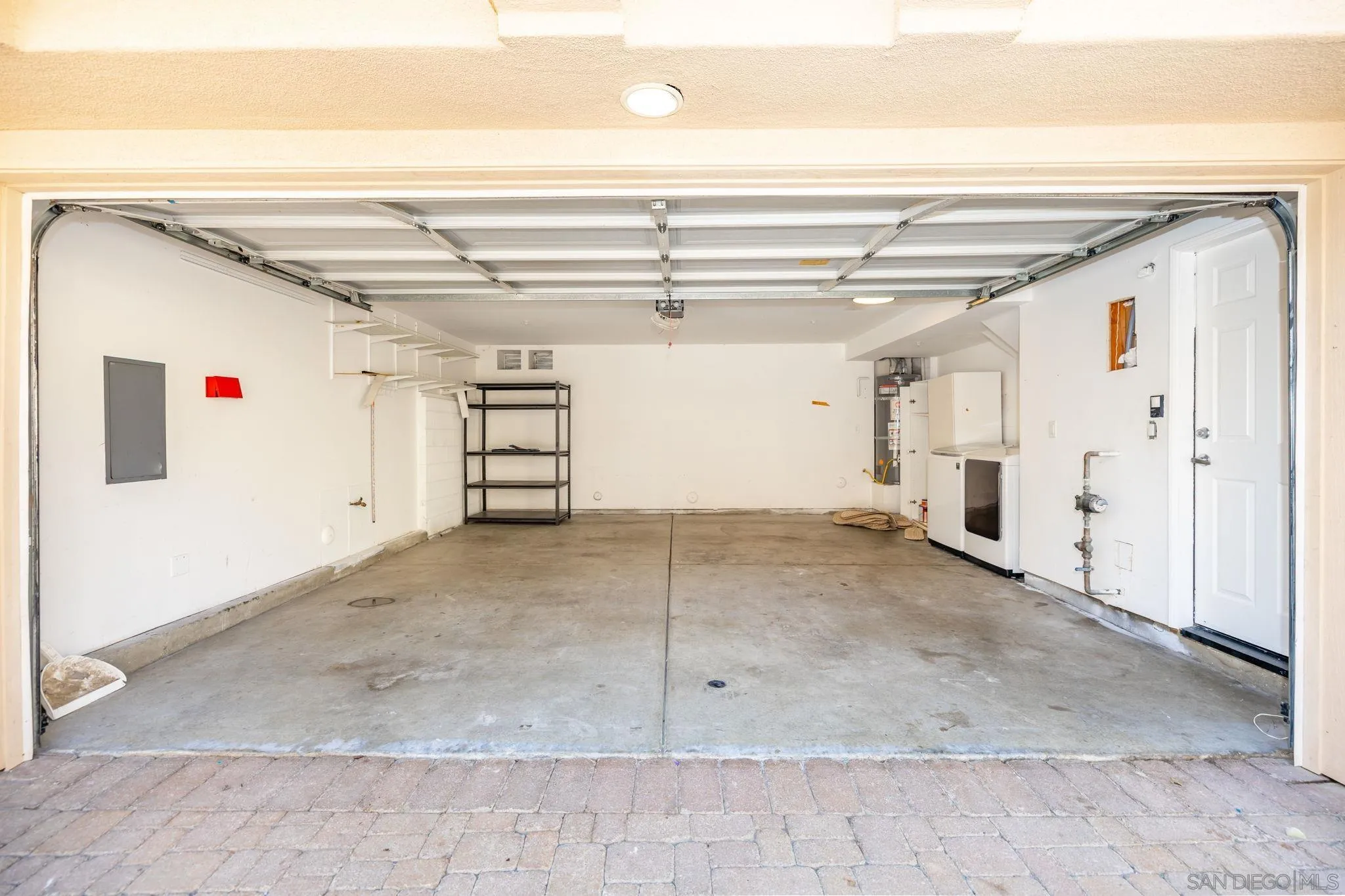 https://cdn.realtyfeed.com/cdn/127/260013631/6894263f2eab1e2501d1bdf490462566.webp