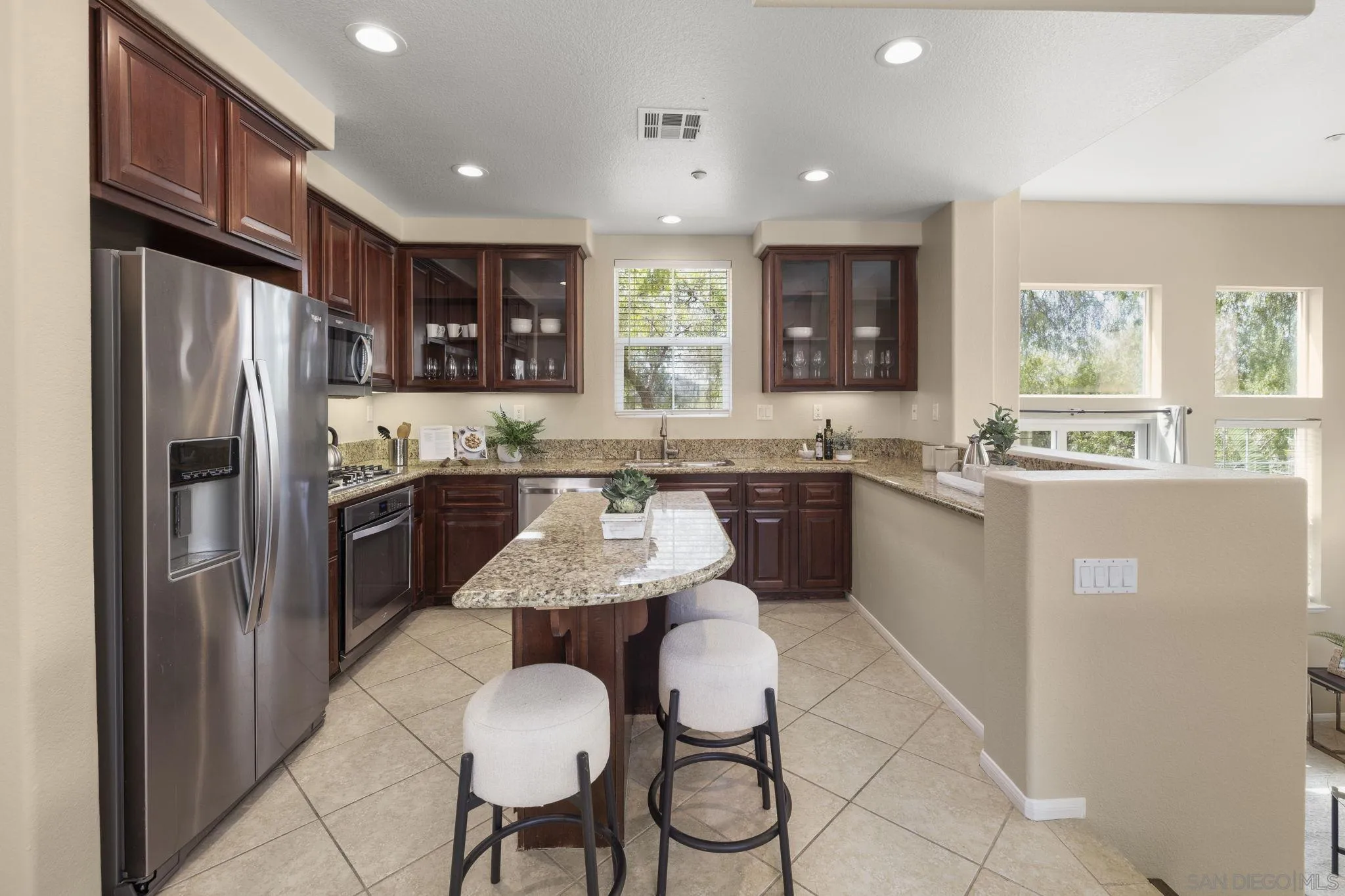 https://cdn.realtyfeed.com/cdn/127/260013631/951f2965aa5d02183e0080bada95b157.webp