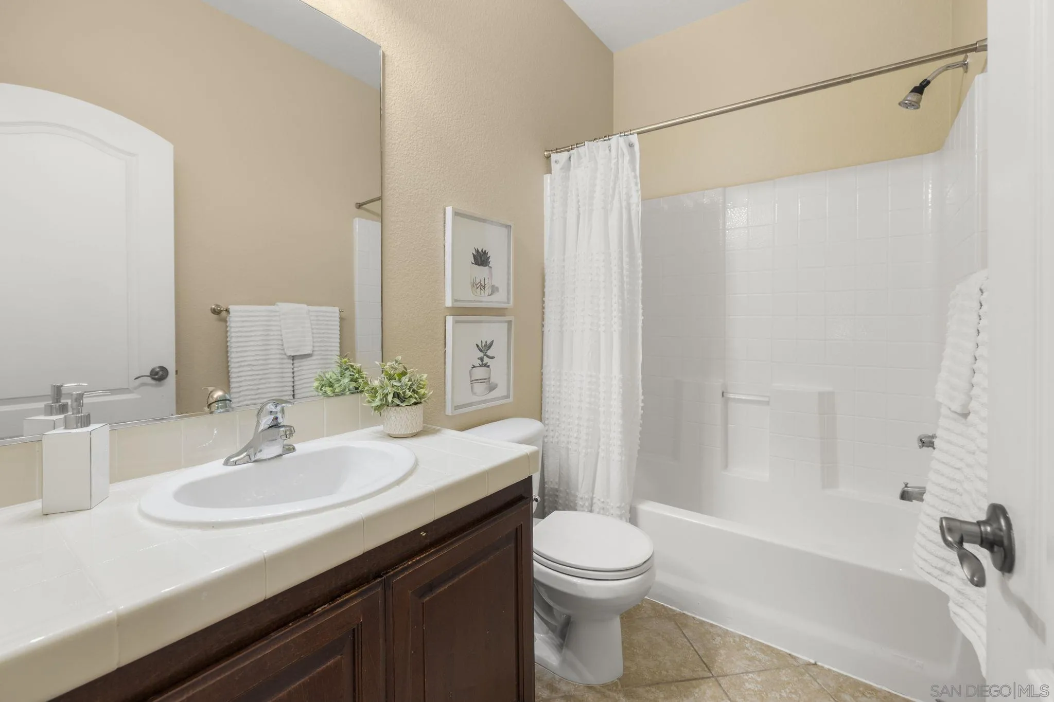 https://cdn.realtyfeed.com/cdn/127/260013631/c4e977471e707e6457fdbd0e4ad01e96.webp