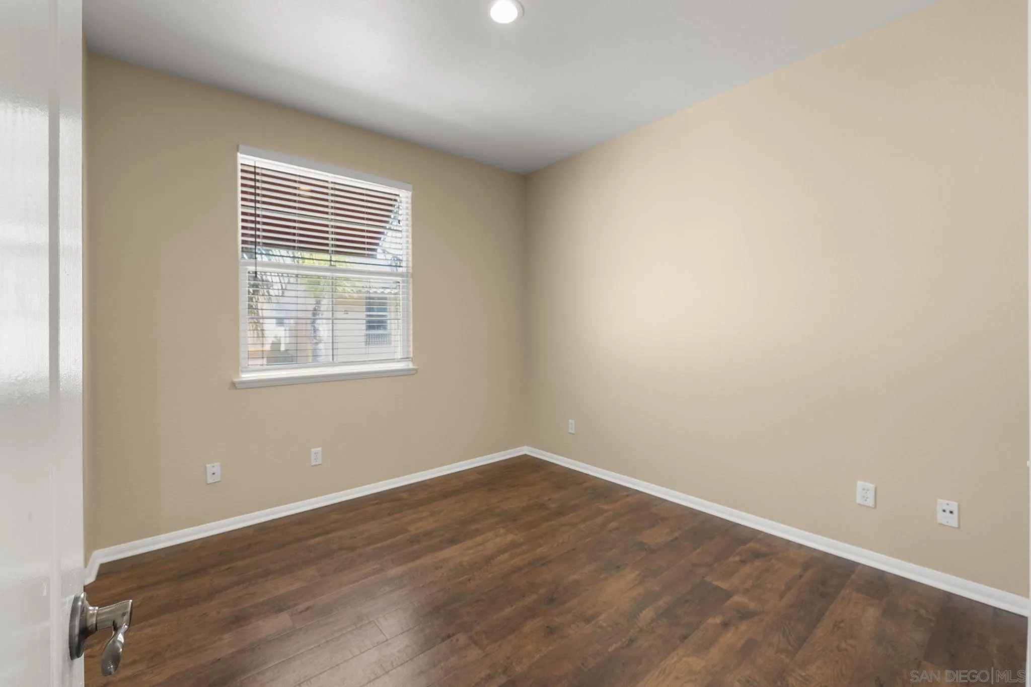 https://cdn.realtyfeed.com/cdn/127/260013631/dde0d9d9aa78bdb4ac39eb930cbe45a0.webp