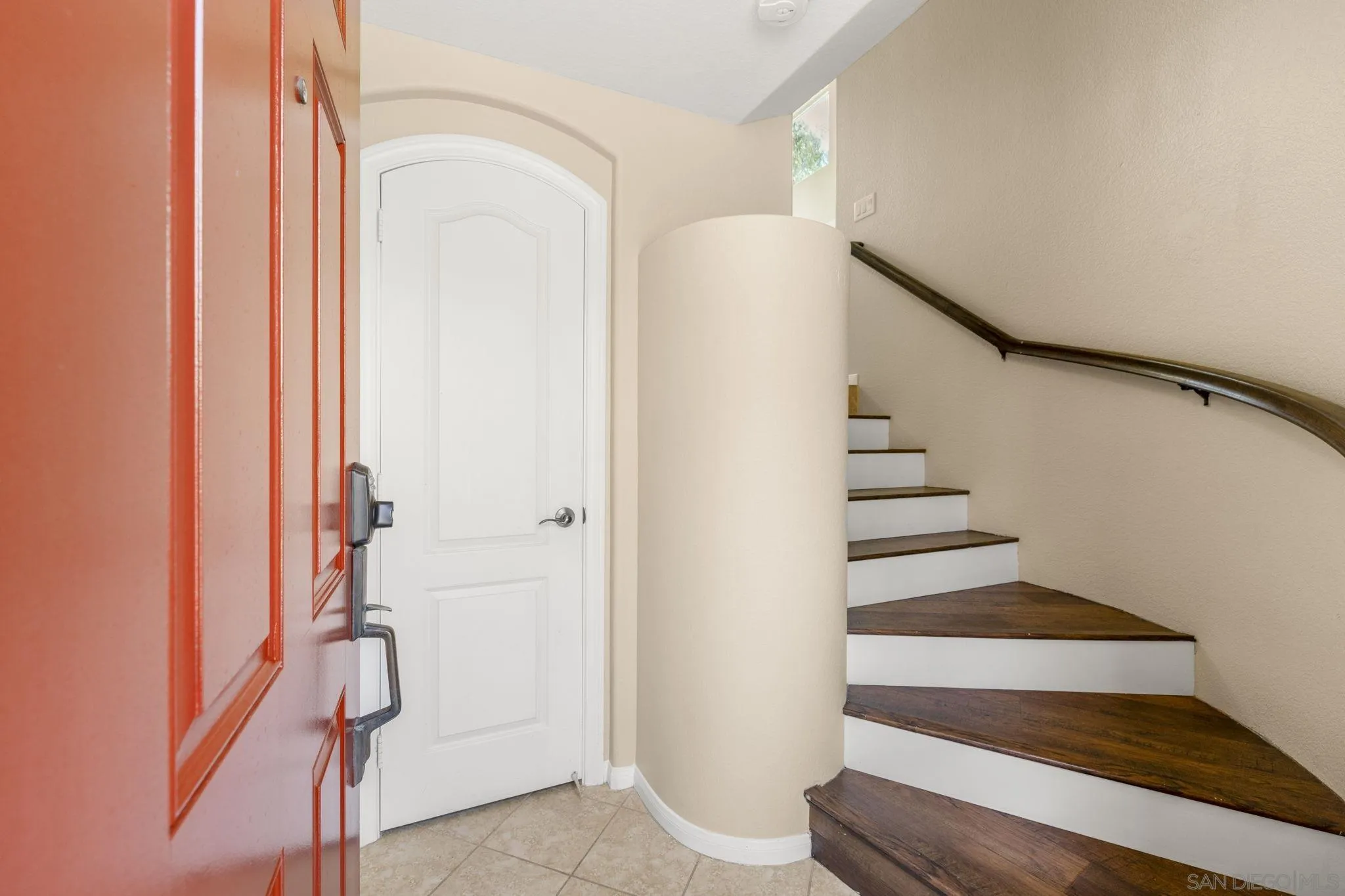 https://cdn.realtyfeed.com/cdn/127/260013631/ee53fd23530aa984c36049262bf04269.webp