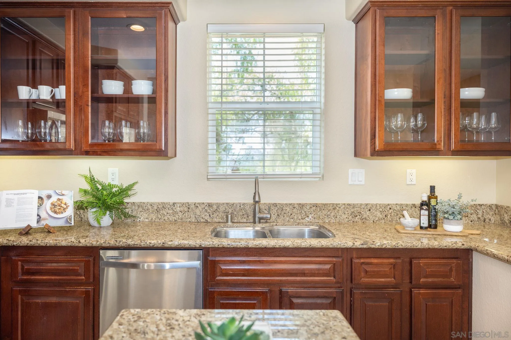 https://cdn.realtyfeed.com/cdn/127/260013631/f936b45ef361b92ea6599233cab618c2.webp