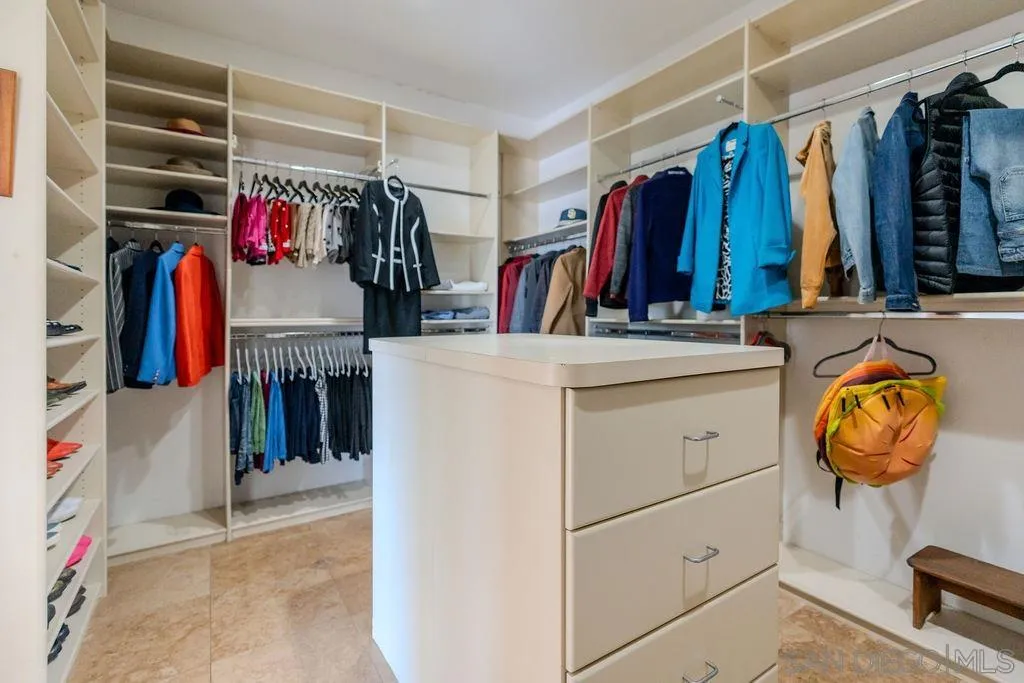 https://cdn.realtyfeed.com/cdn/127/260013633/01b63f80b2bf238801aa0ccf2f888eed.webp
