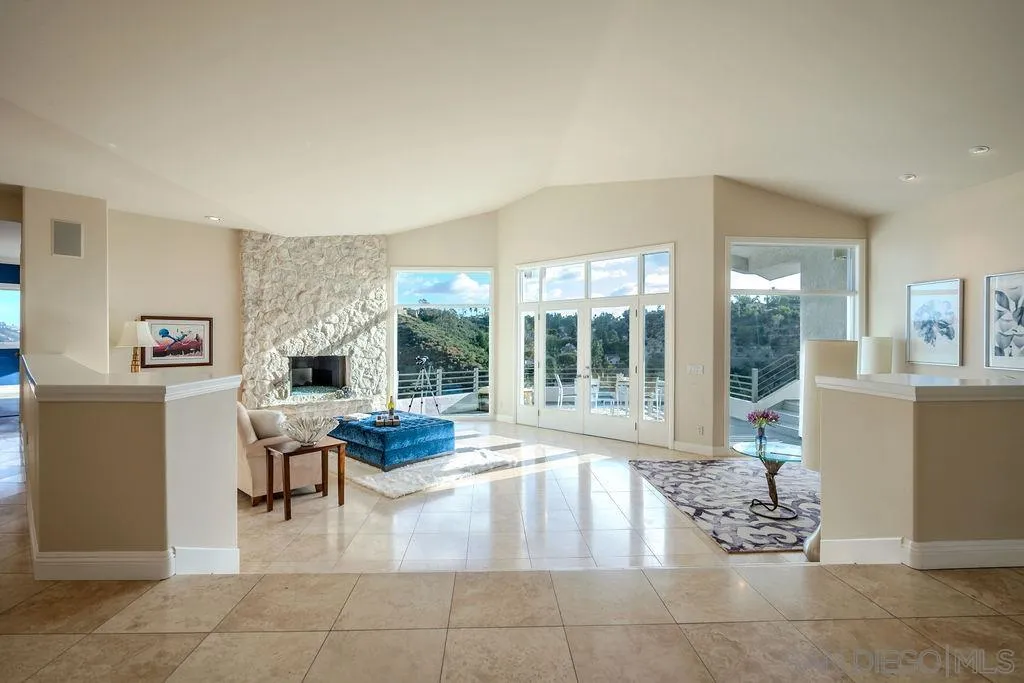 https://cdn.realtyfeed.com/cdn/127/260013633/0a249251d51721f1d27f58d4ca2aaccc.webp