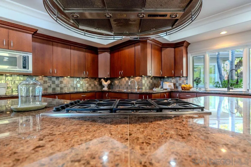 https://cdn.realtyfeed.com/cdn/127/260013633/6918f8d29f129a182bb66063772436c7.webp