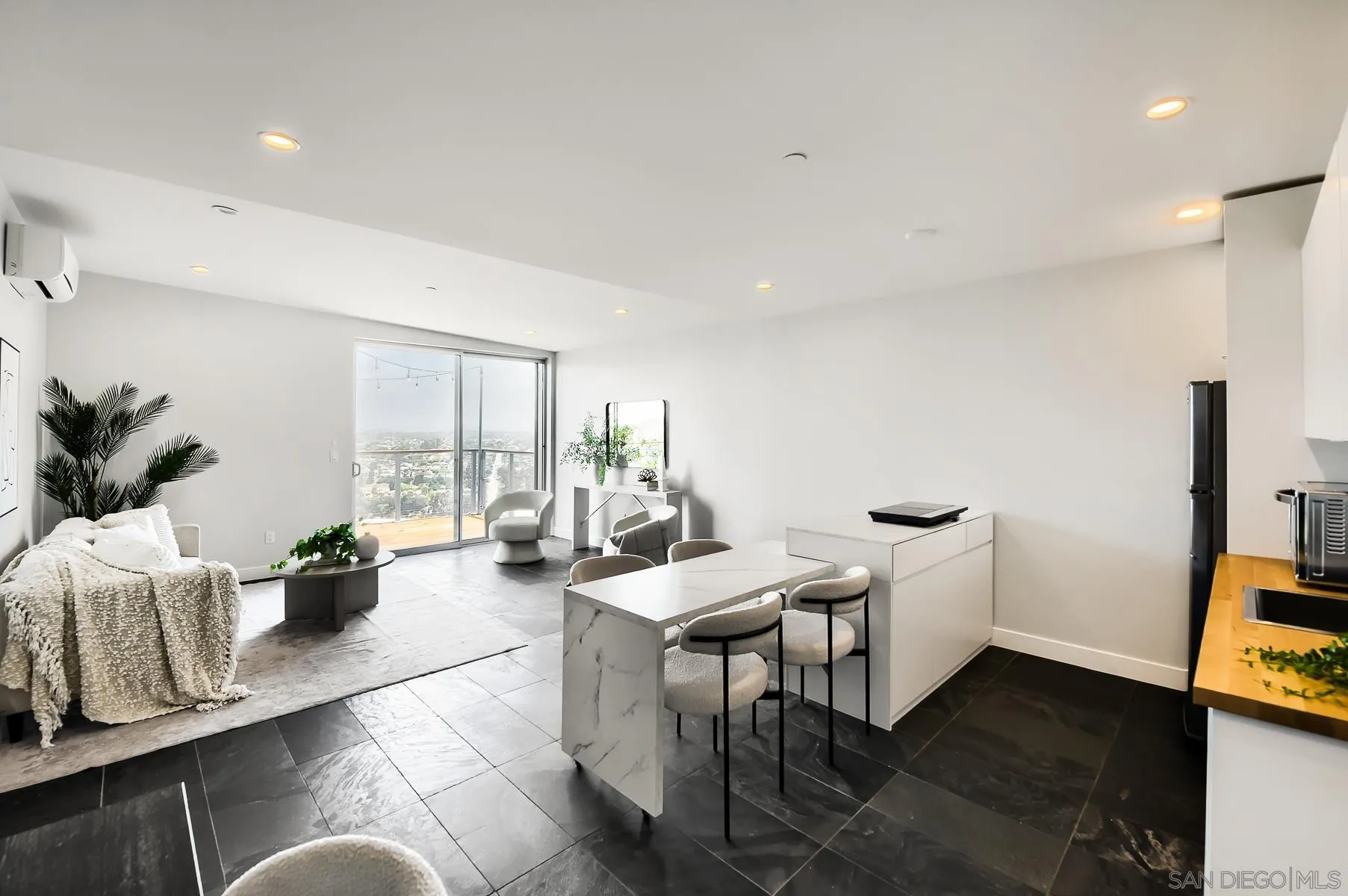 https://cdn.realtyfeed.com/cdn/127/260013634/447f62754f7b2be2199088438b213598.webp