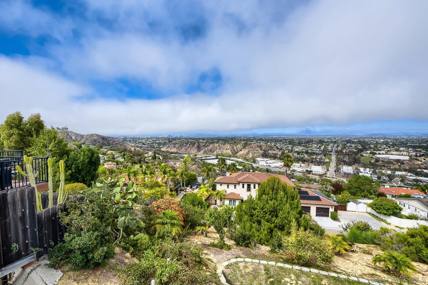 https://cdn.realtyfeed.com/cdn/127/260013634/6cd18959afc3b4ead6ae5a200a6ed037.webp