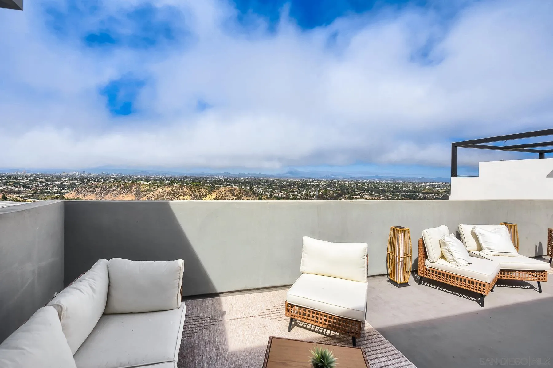 https://cdn.realtyfeed.com/cdn/127/260013634/7ce09e6f81a0e8df1e732ce77f04f2de.webp
