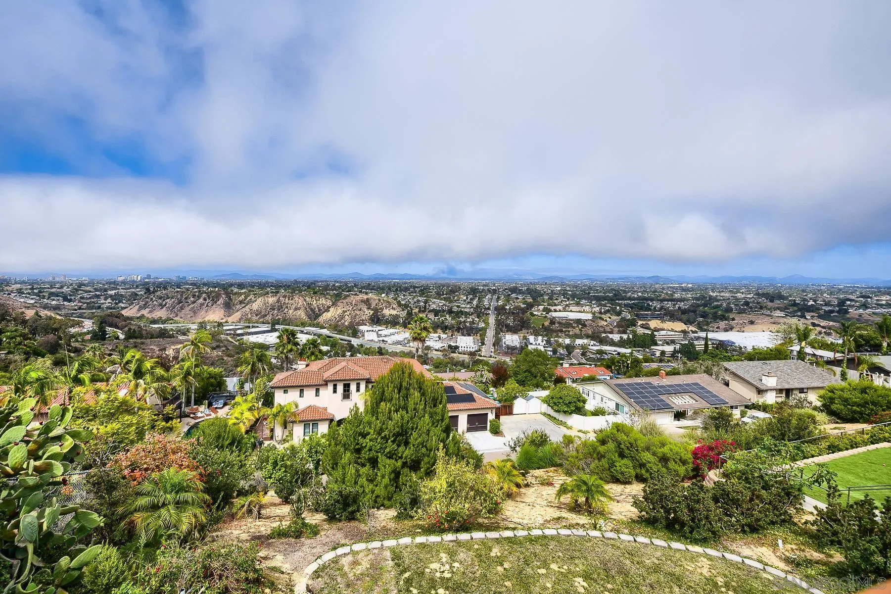 https://cdn.realtyfeed.com/cdn/127/260013634/8a45b4b4c4f942139d1846bbf34ca6a3.webp