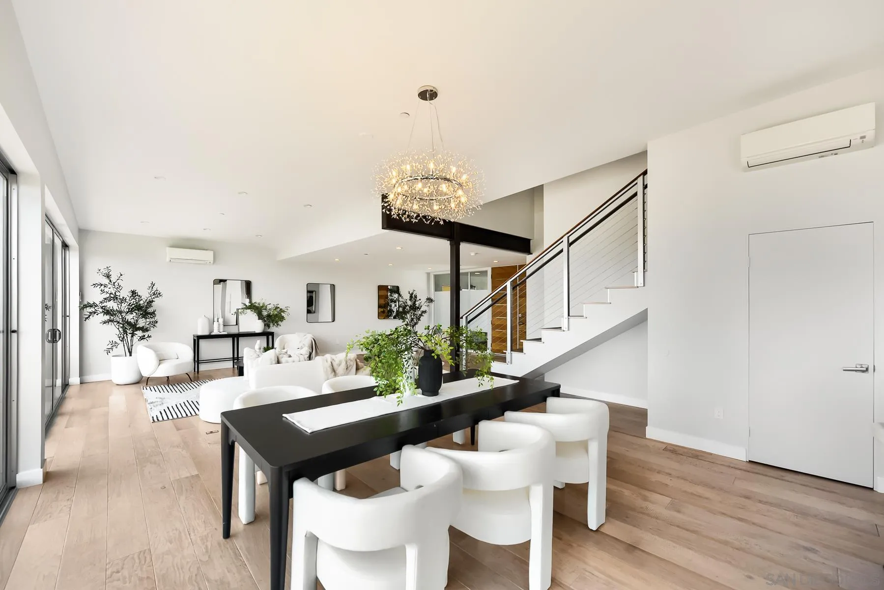 https://cdn.realtyfeed.com/cdn/127/260013634/8b00dc26bc929ee478ac286eb6c7f101.webp