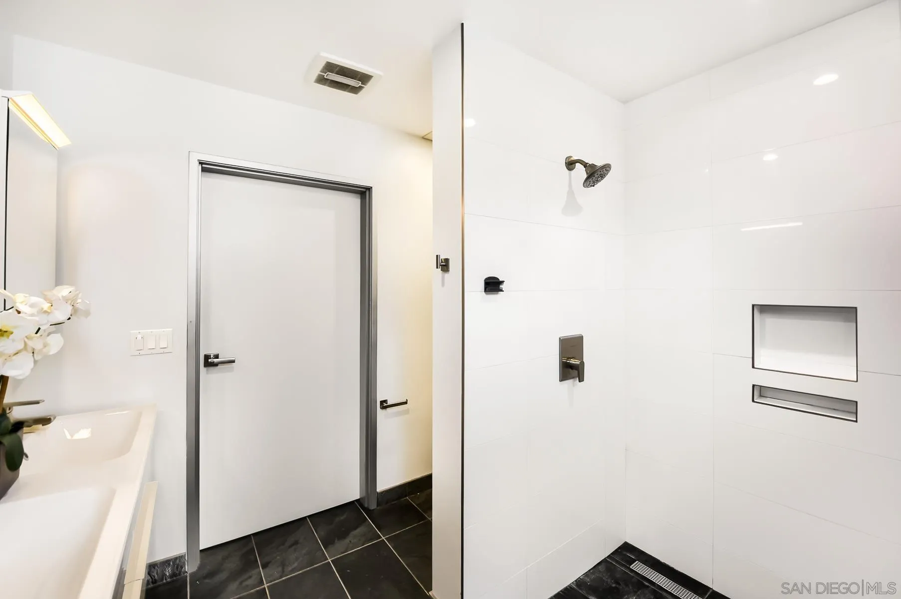 https://cdn.realtyfeed.com/cdn/127/260013634/923b29801638fd215792d9af7148b995.webp