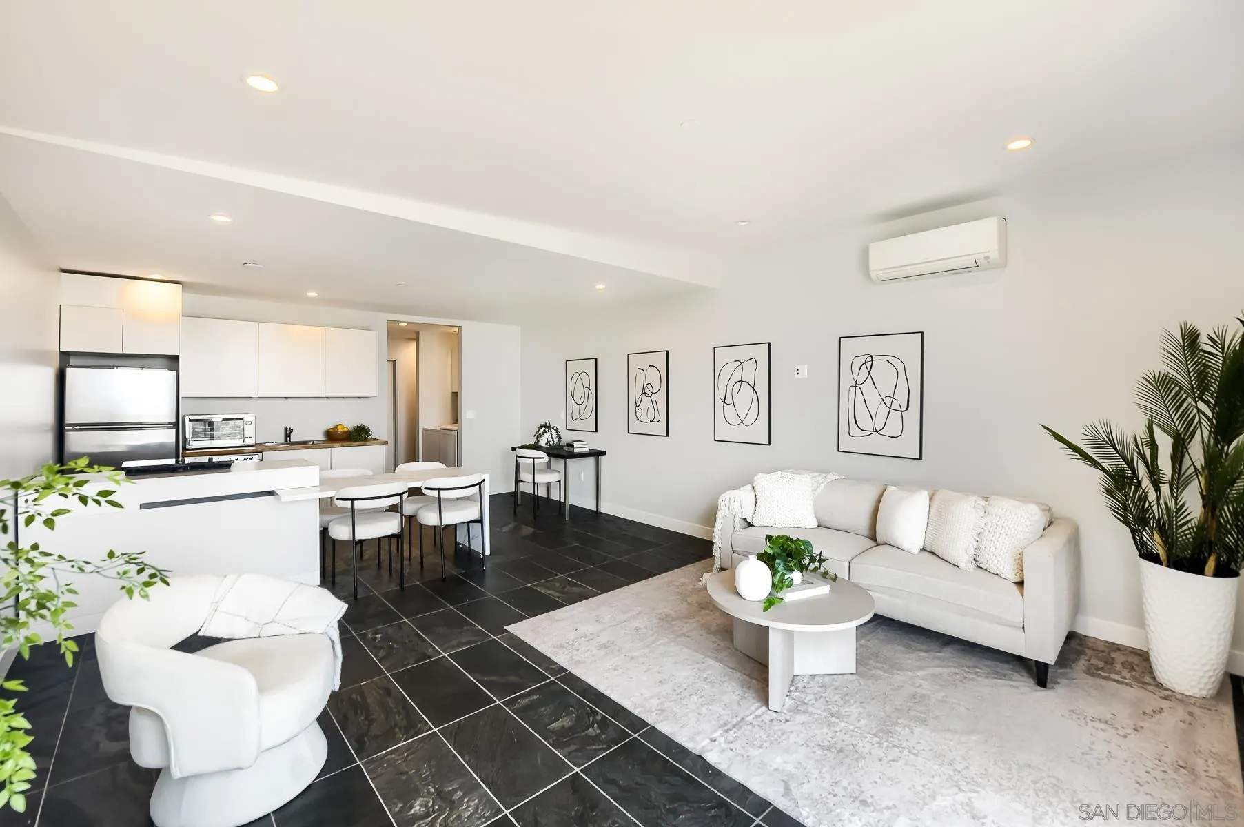https://cdn.realtyfeed.com/cdn/127/260013634/9c90f6504a0224b21ac1bb56e4112a59.webp
