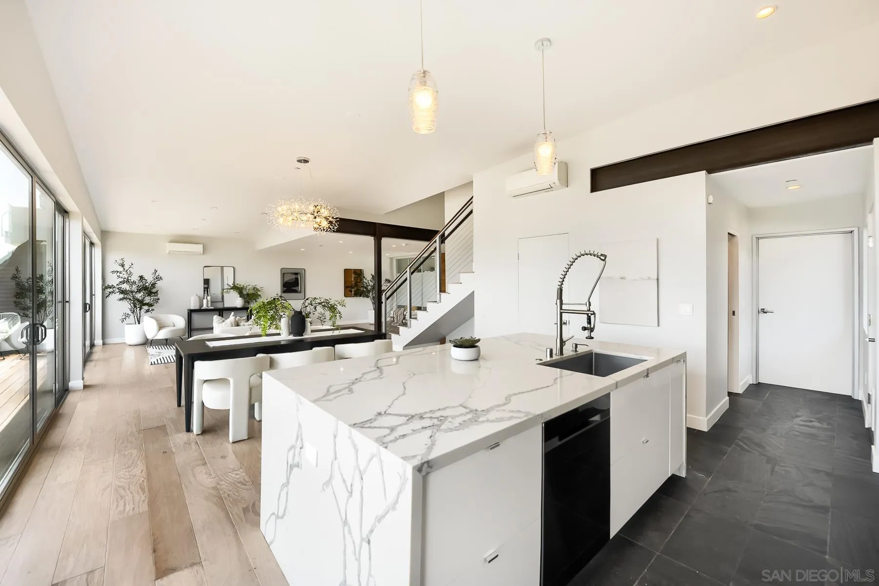 https://cdn.realtyfeed.com/cdn/127/260013634/a6956df53ef07bee2a4c2b633c4ff074.webp