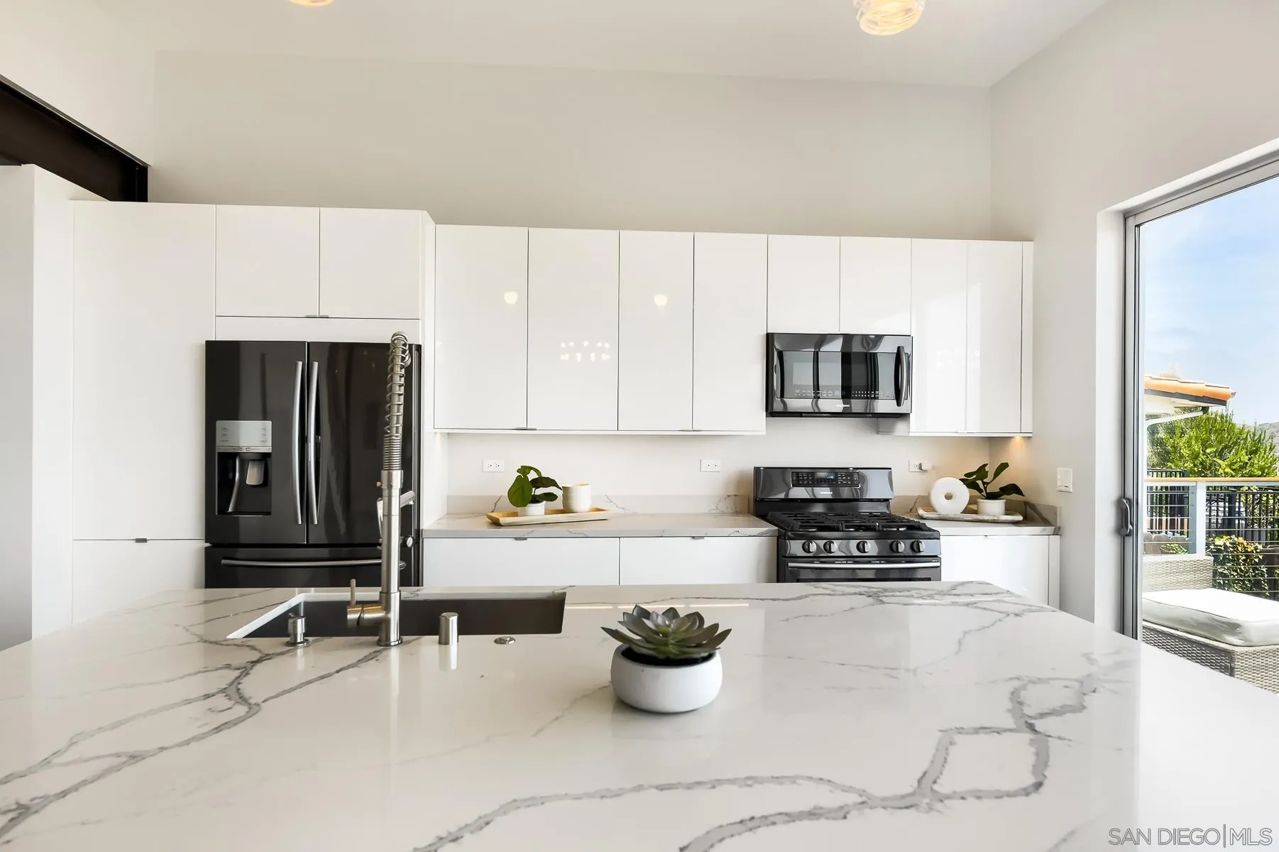 https://cdn.realtyfeed.com/cdn/127/260013634/b368ee545c3e3c22c8c5520592fb00a8.webp