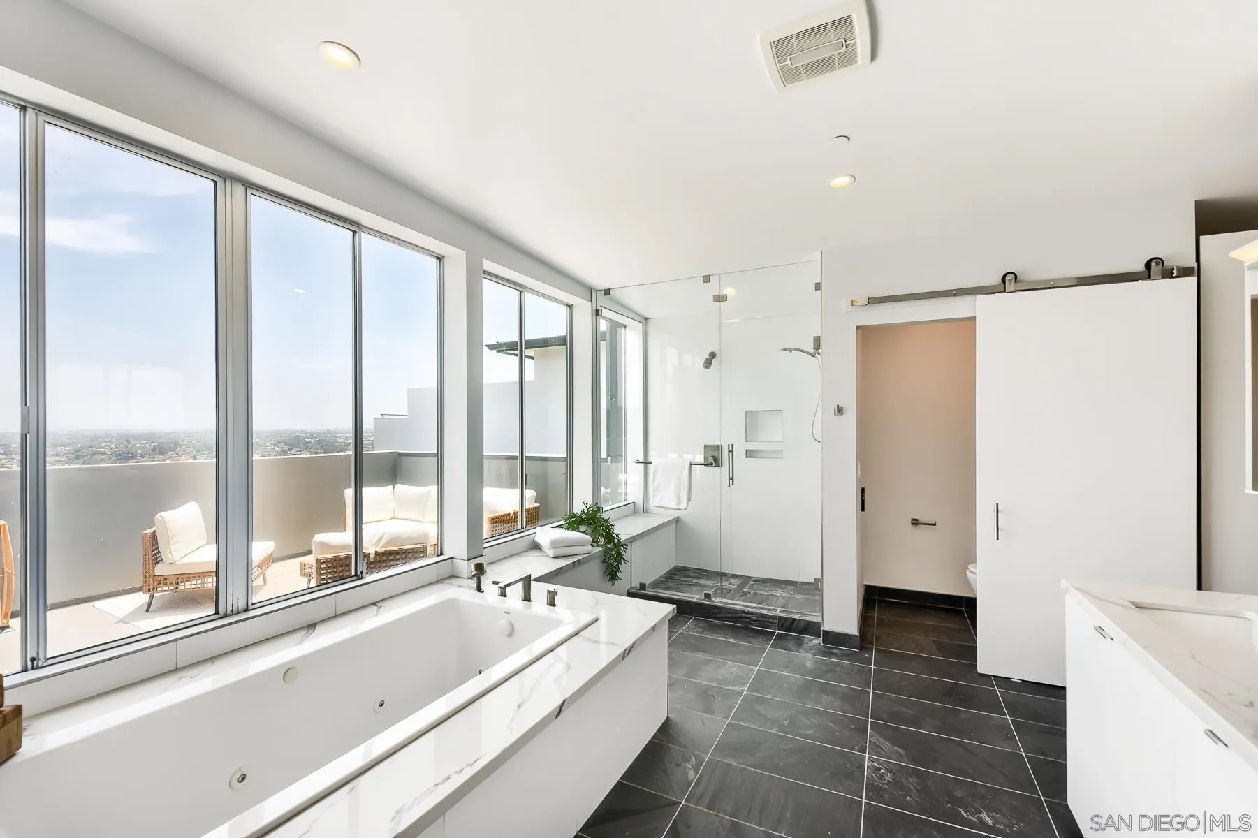 https://cdn.realtyfeed.com/cdn/127/260013634/b61ad0939e61dd44ff88a9d91b5a9ccc.webp