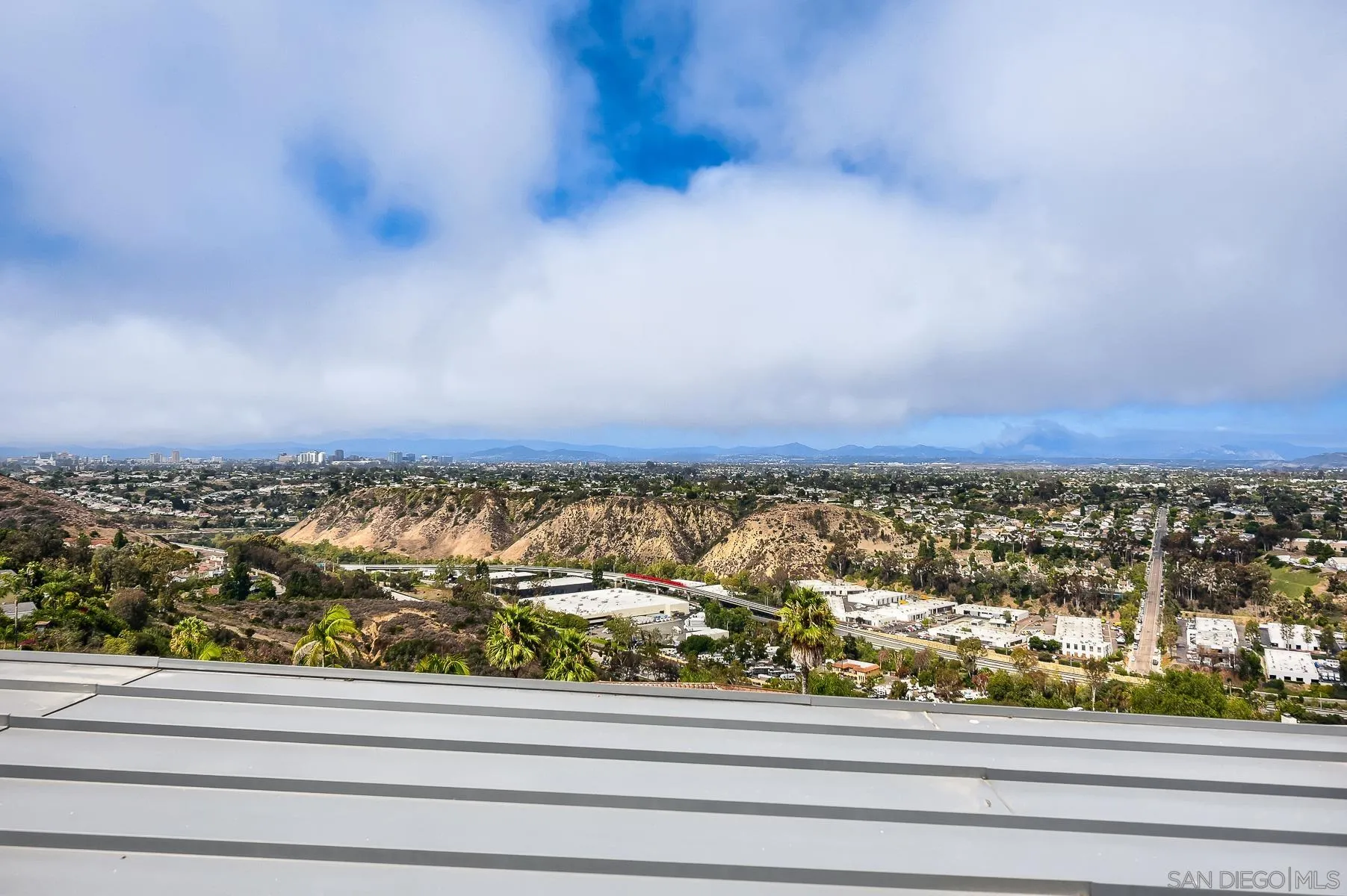 https://cdn.realtyfeed.com/cdn/127/260013634/c71c38977516a9c1a3f3b5192fe845c8.webp