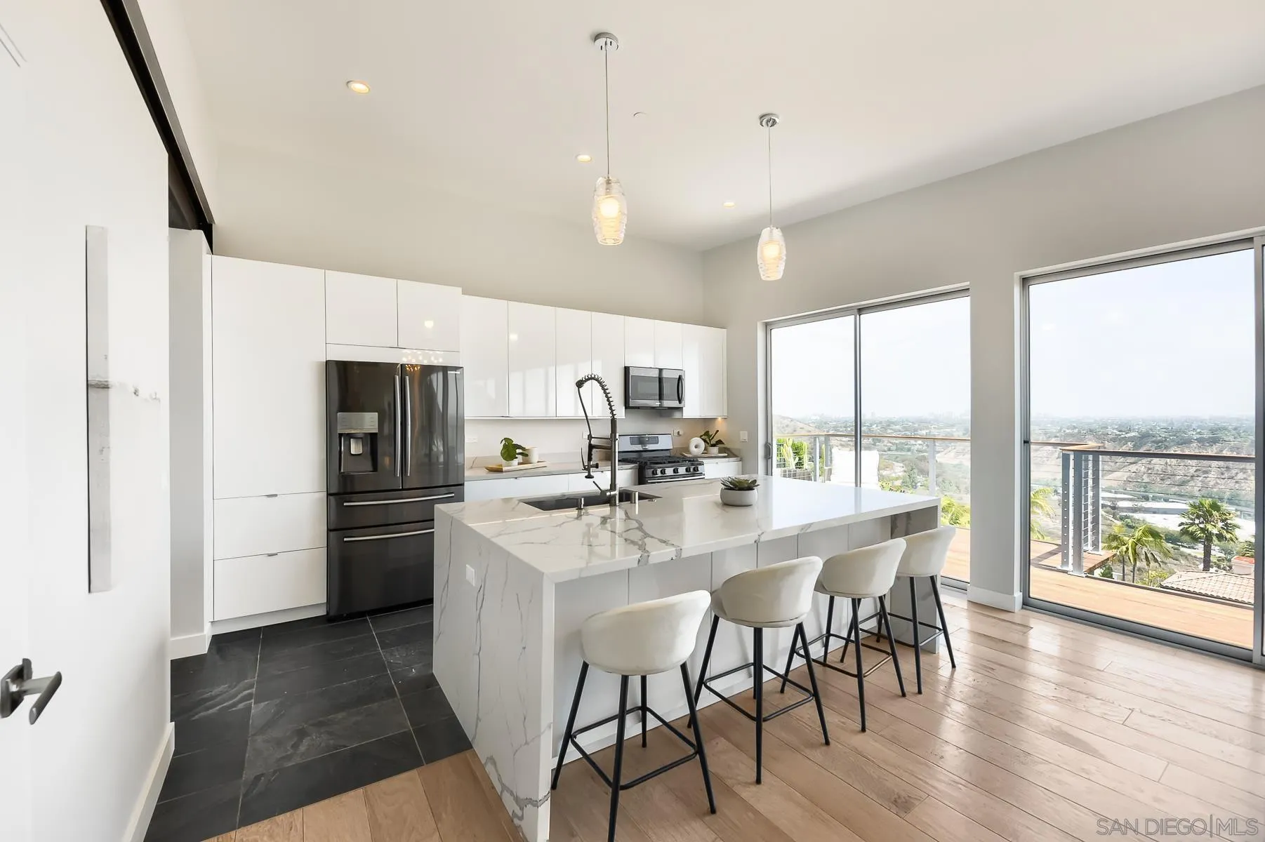 https://cdn.realtyfeed.com/cdn/127/260013634/dd1d71fd1a0e493fe2a26a6f4155403e.webp