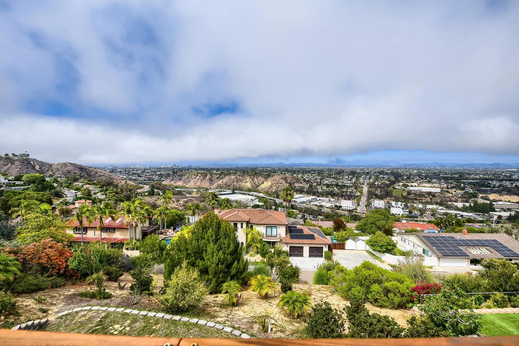 https://cdn.realtyfeed.com/cdn/127/260013634/e047f32ae1601ad683655b69ba62bd38.webp