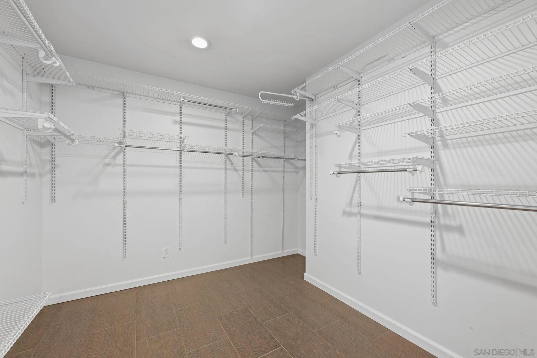 https://cdn.realtyfeed.com/cdn/127/260013636/06d161c85534bf308419f24572b3f224.webp
