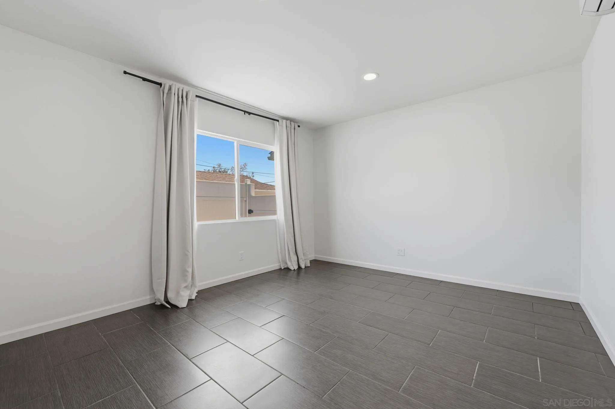 https://cdn.realtyfeed.com/cdn/127/260013636/1331747875c4d728748618c3f26ecf1e.webp