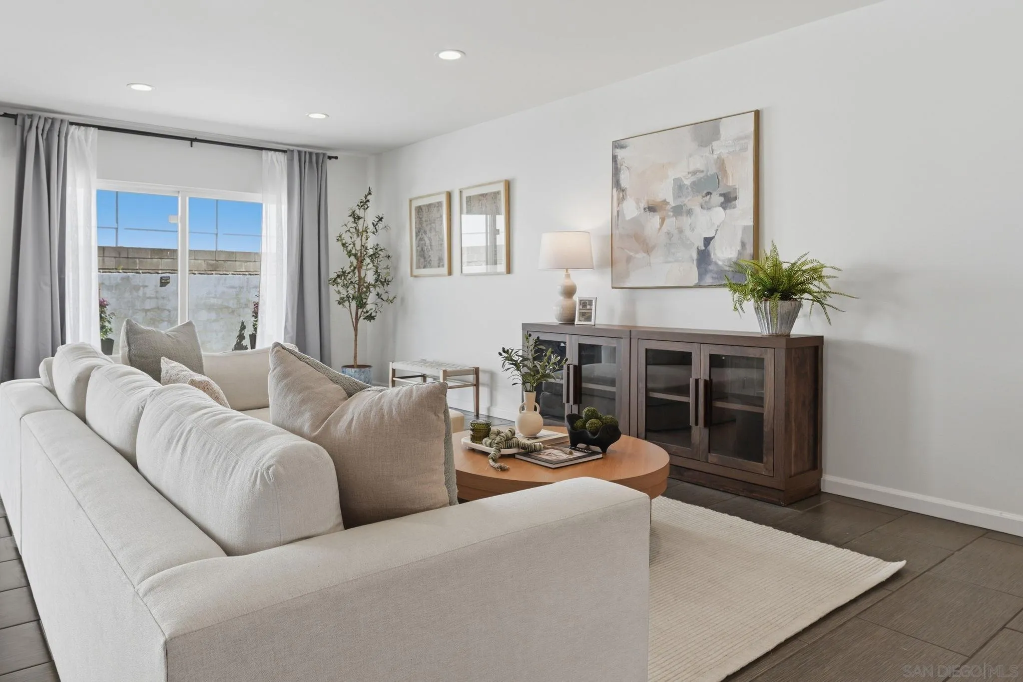 https://cdn.realtyfeed.com/cdn/127/260013636/49b9f4990d82544e4ac576bbd75d7e11.webp