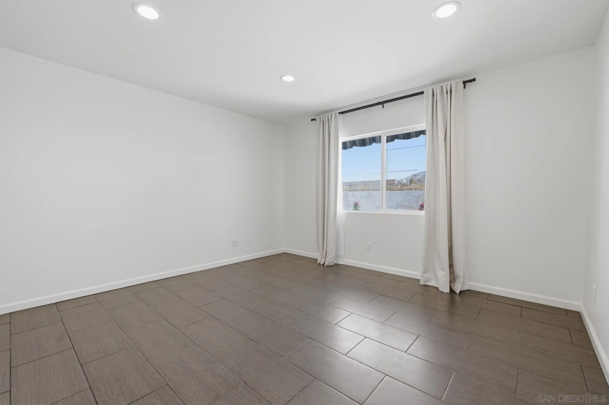 https://cdn.realtyfeed.com/cdn/127/260013636/58f420065b9e2184fa5e890f5a0b976a.webp