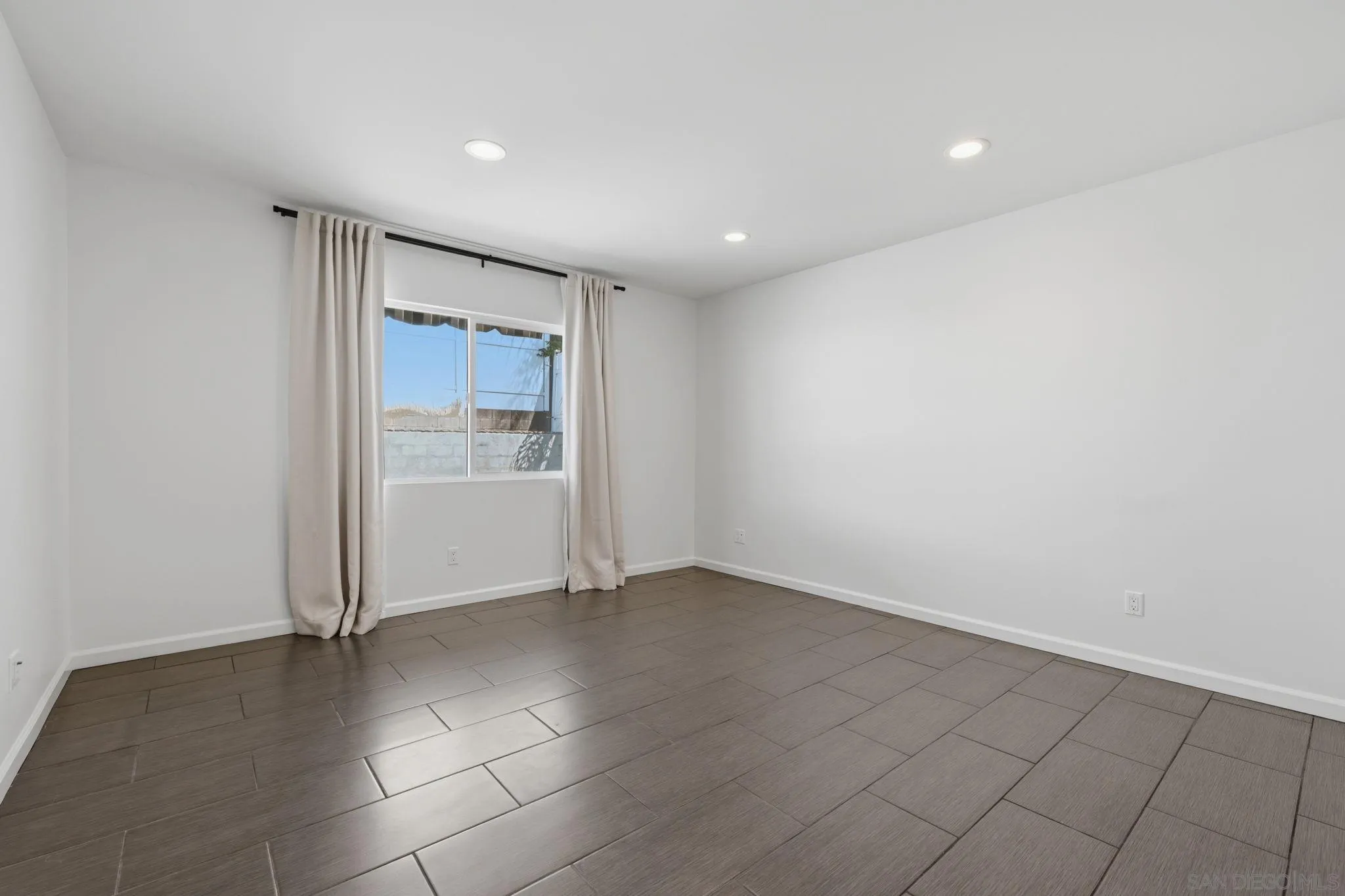 https://cdn.realtyfeed.com/cdn/127/260013636/644a4b560a6a31c260e3111f16f7fe8d.webp