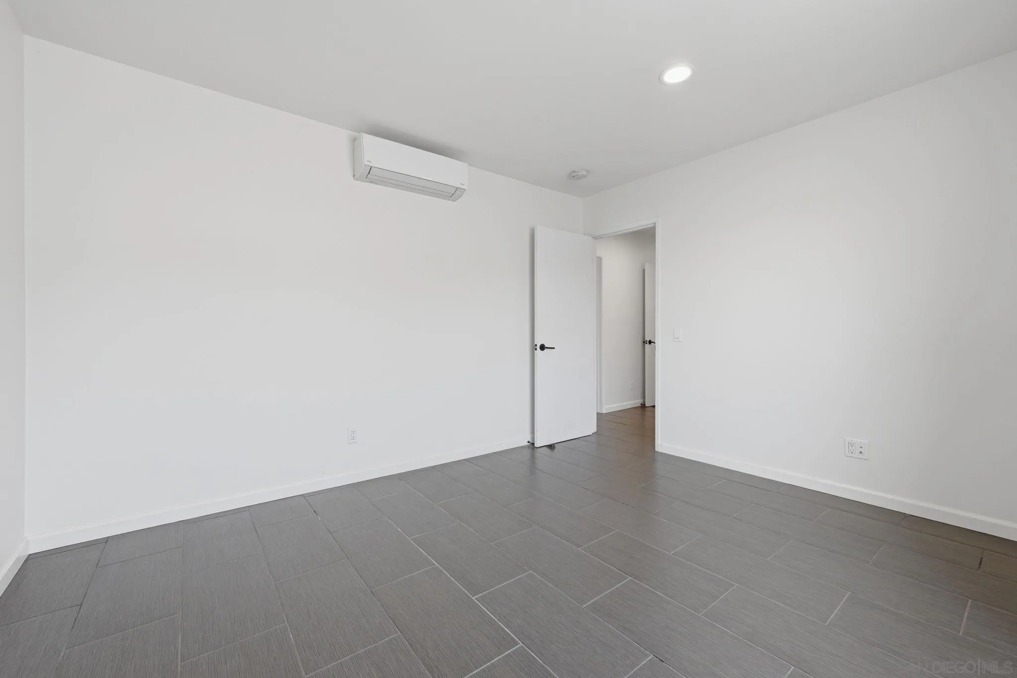 https://cdn.realtyfeed.com/cdn/127/260013636/68c96e30e006135caebfde9fbb7a5a44.webp