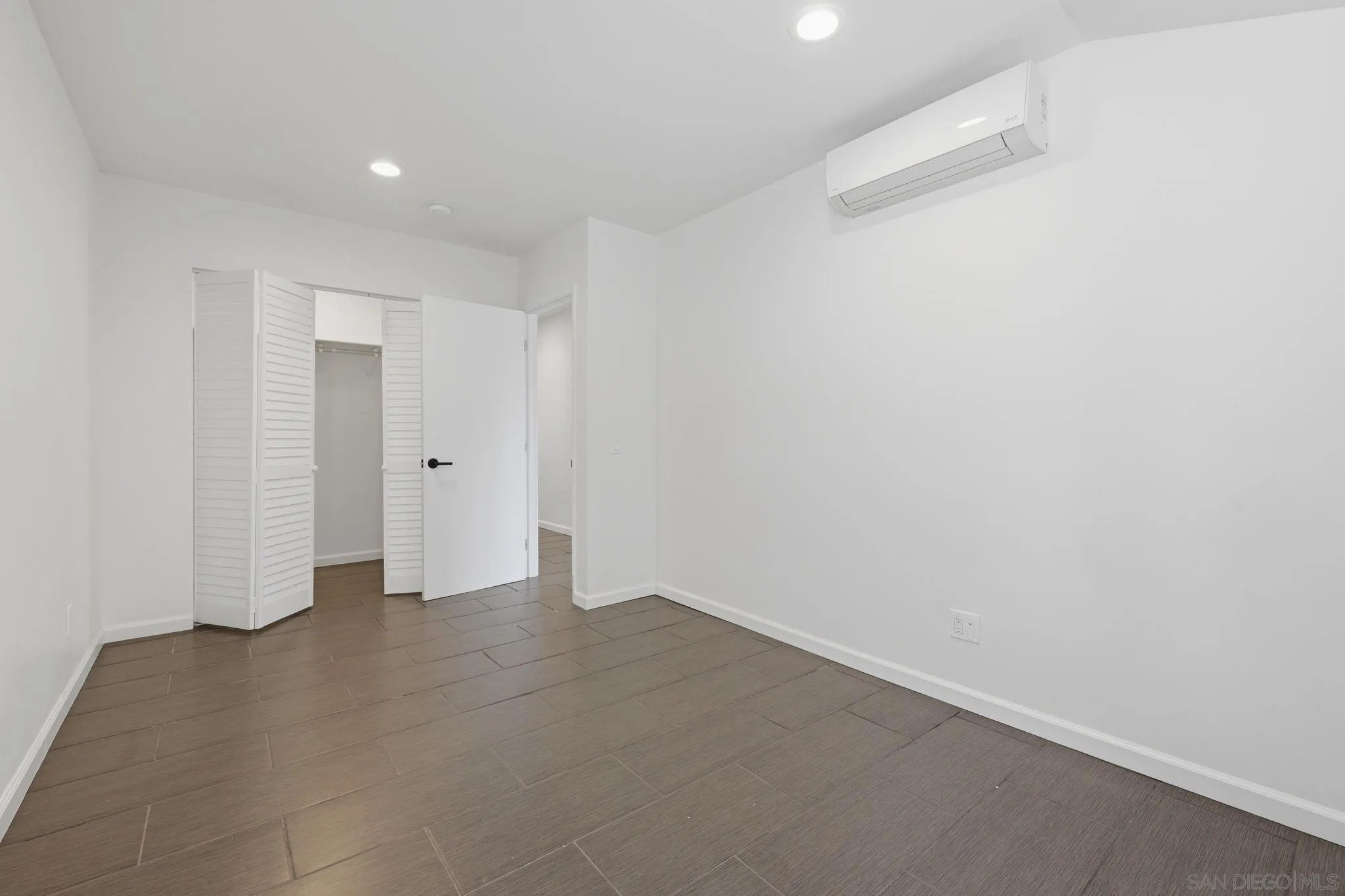 https://cdn.realtyfeed.com/cdn/127/260013636/734660e2a1b5e4b2d792047f06a10165.webp