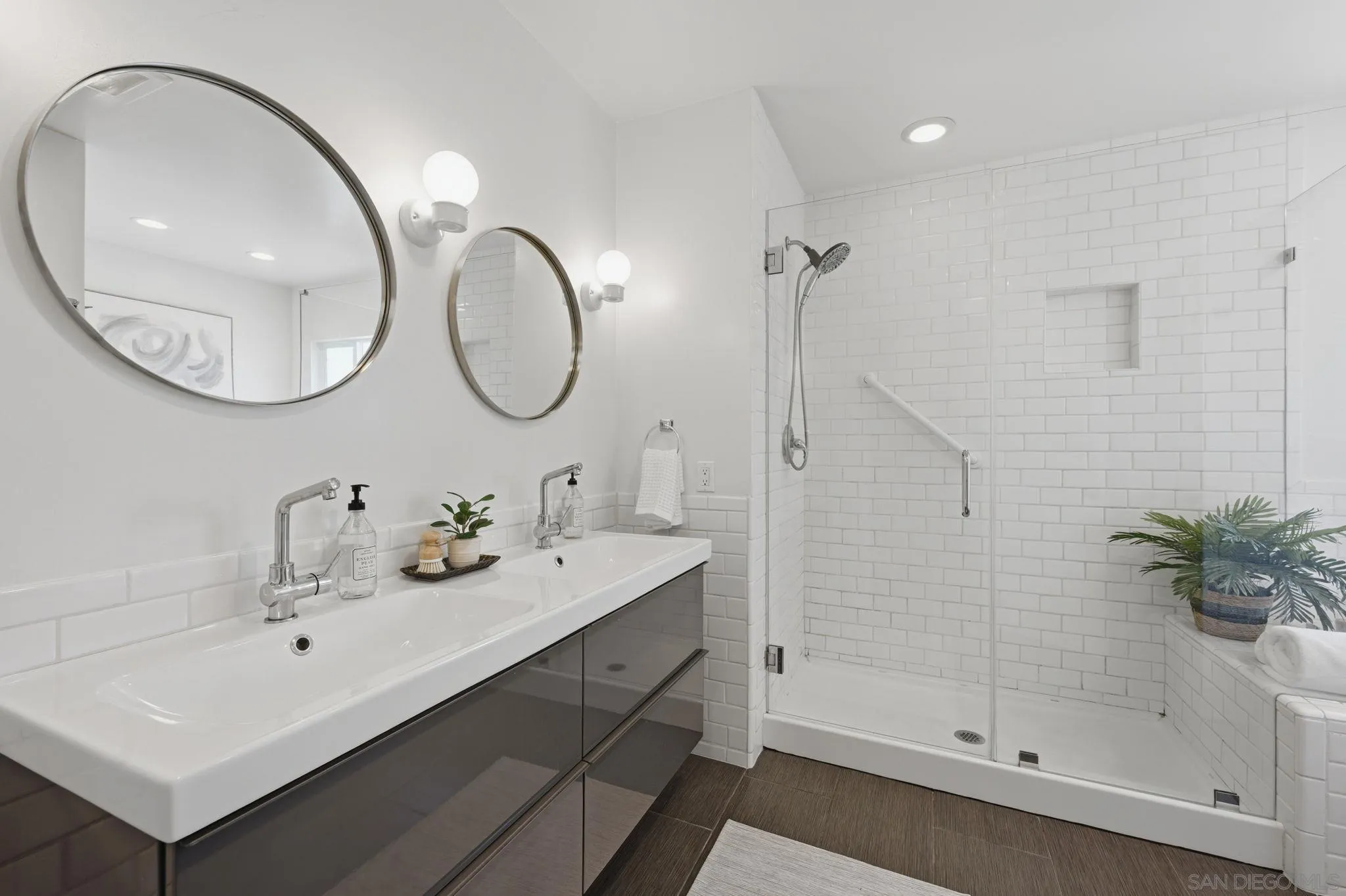 https://cdn.realtyfeed.com/cdn/127/260013636/e9df44fccf4cc00800cd4584fdf7bbc6.webp