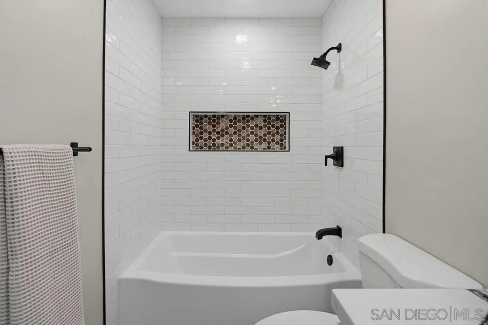 https://cdn.realtyfeed.com/cdn/127/260013640/13a6ec9610a2d7e7cd5847d3215e0ba7.webp