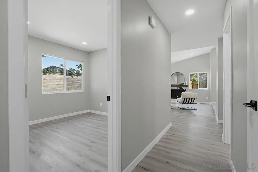 https://cdn.realtyfeed.com/cdn/127/260013640/3c550f2f047e4891dc9fe498cff02715.webp