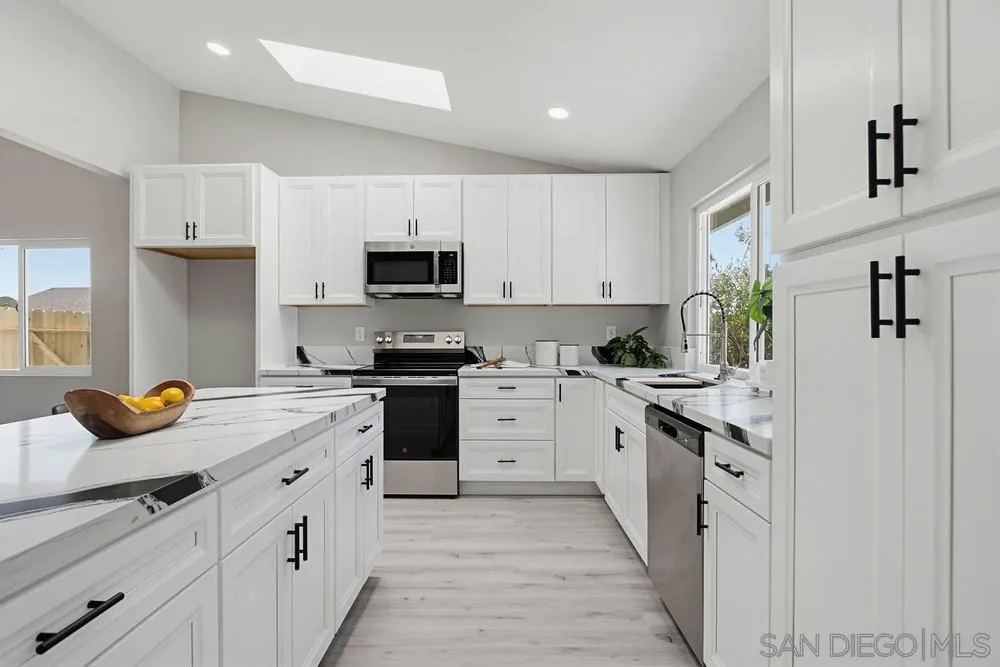 https://cdn.realtyfeed.com/cdn/127/260013640/cb590bc35abbd7519b0dc345b86a50a4.webp
