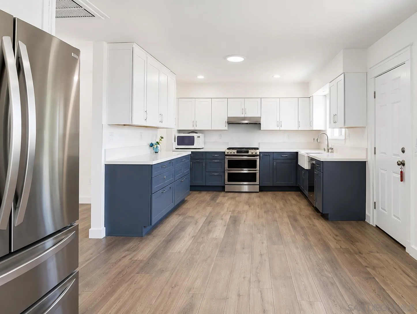 https://cdn.realtyfeed.com/cdn/127/260013641/65f1c89f06e0af5981892e01e578ada9.webp