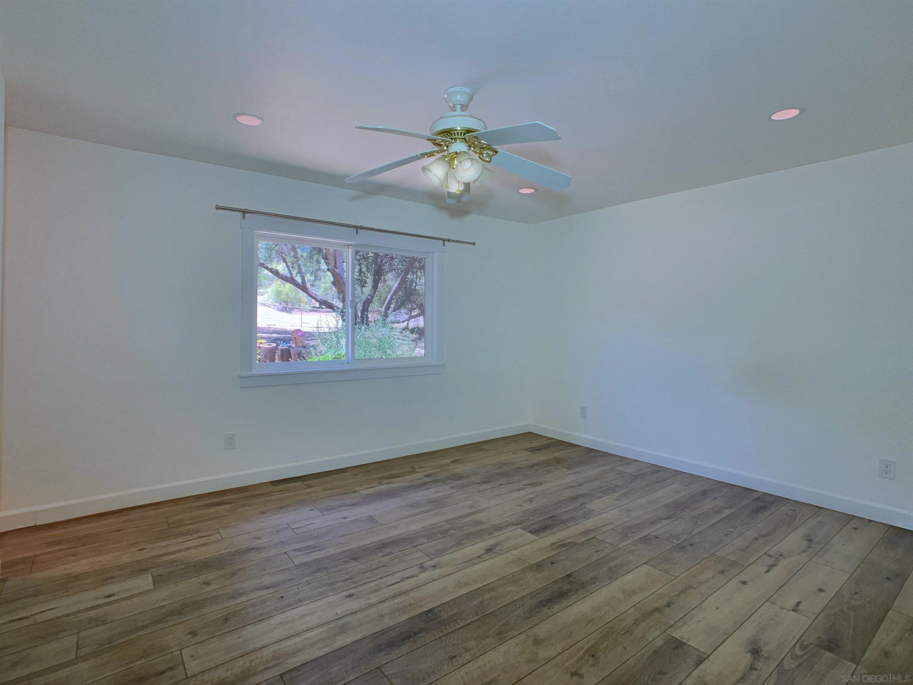https://cdn.realtyfeed.com/cdn/127/260013641/9eb1a74c3280d5a9e9a04a0b40ae1858.webp