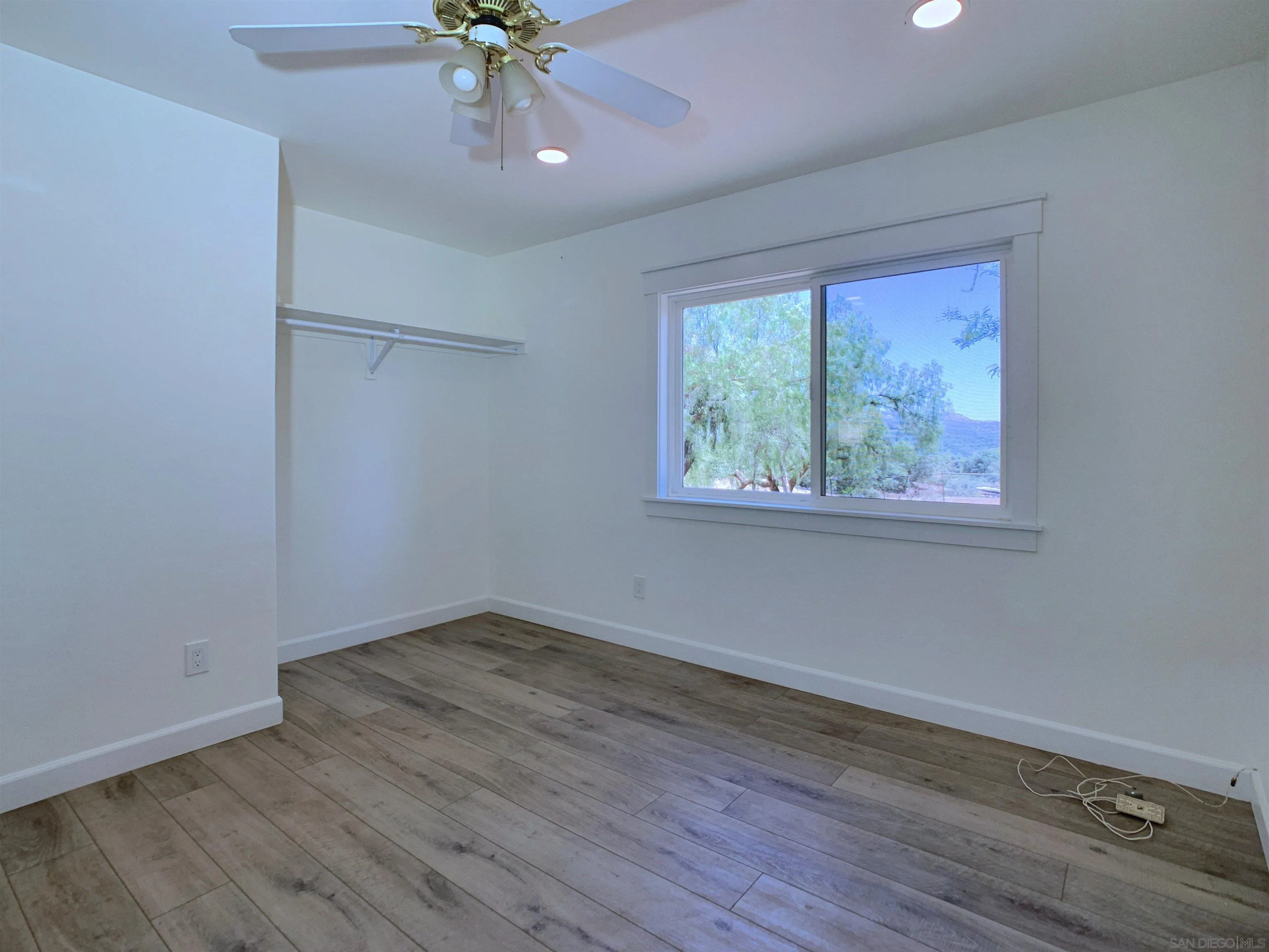 https://cdn.realtyfeed.com/cdn/127/260013641/cd74c0c8fe1157cb2b68d7e83cf60b98.webp