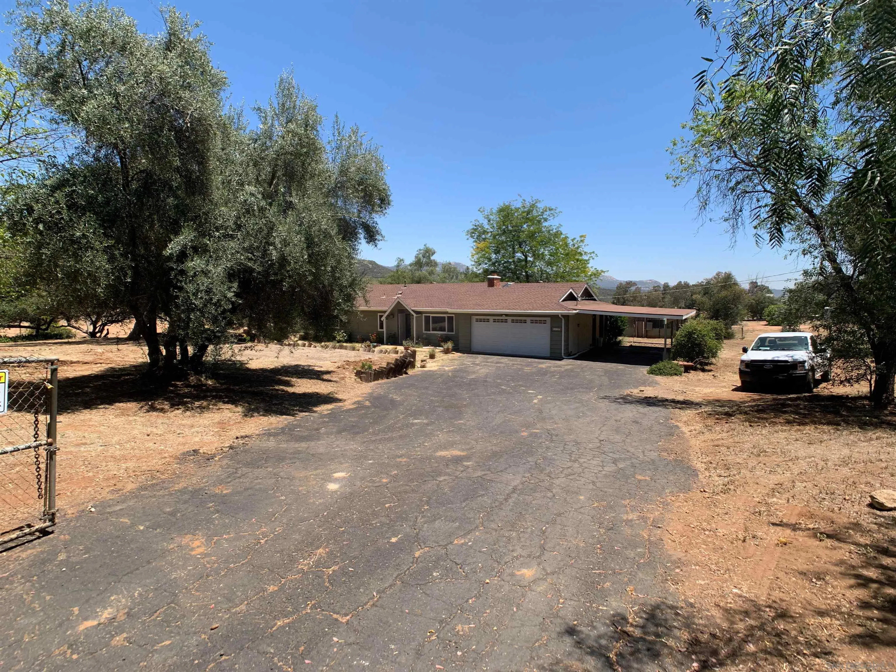 https://cdn.realtyfeed.com/cdn/127/260013641/f4d823b228284b2c2531b419b597a3a7.webp