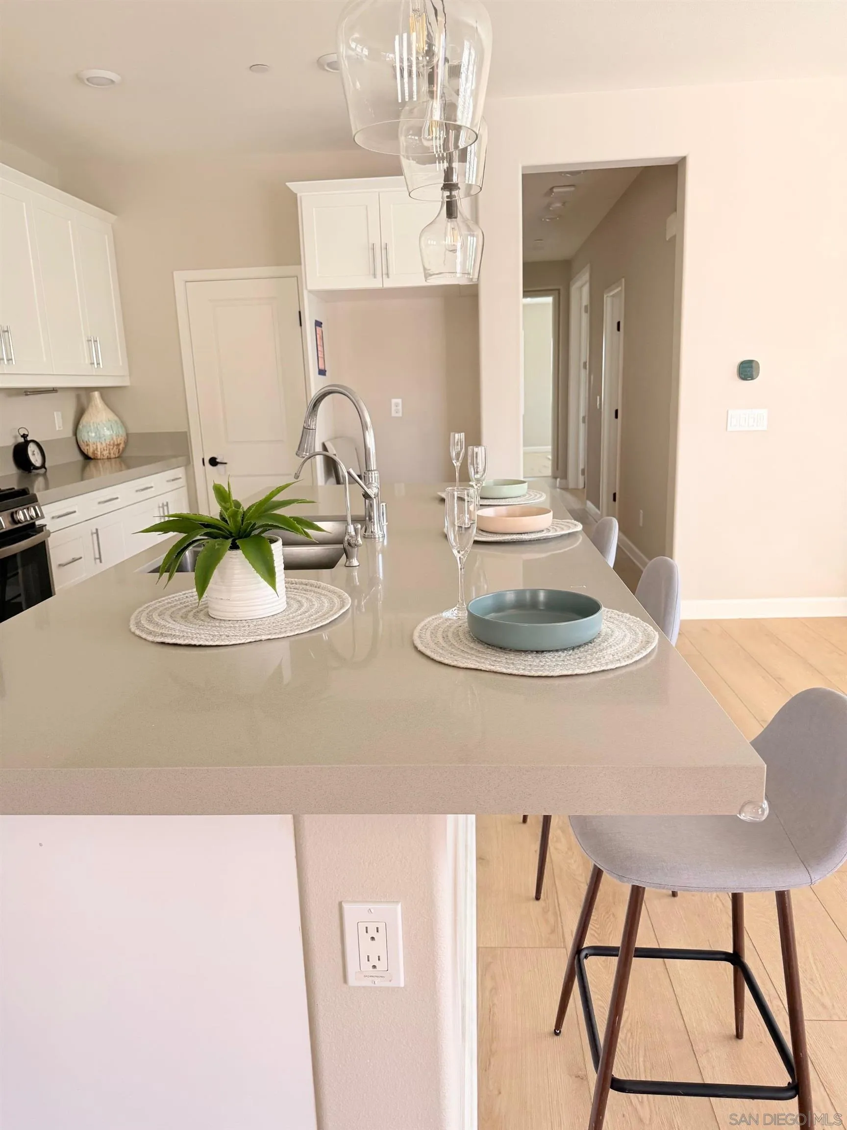 Photo #8: 260013645 Listing: Photo #8