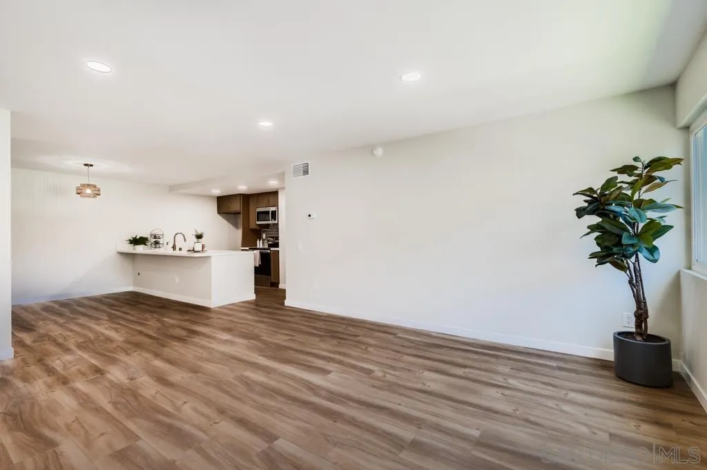 Photo #1: 260013646 Listing: Photo #1