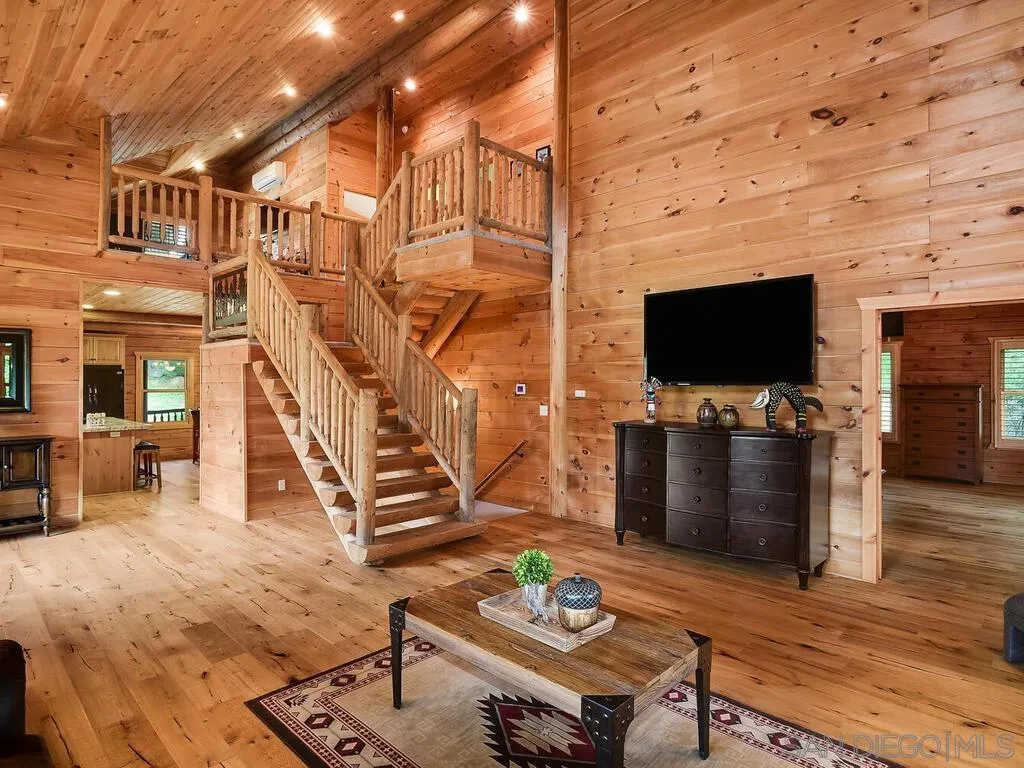 https://cdn.realtyfeed.com/cdn/127/260013651/9e6d39581516a7fb52cd9c4a4b3b431b.webp