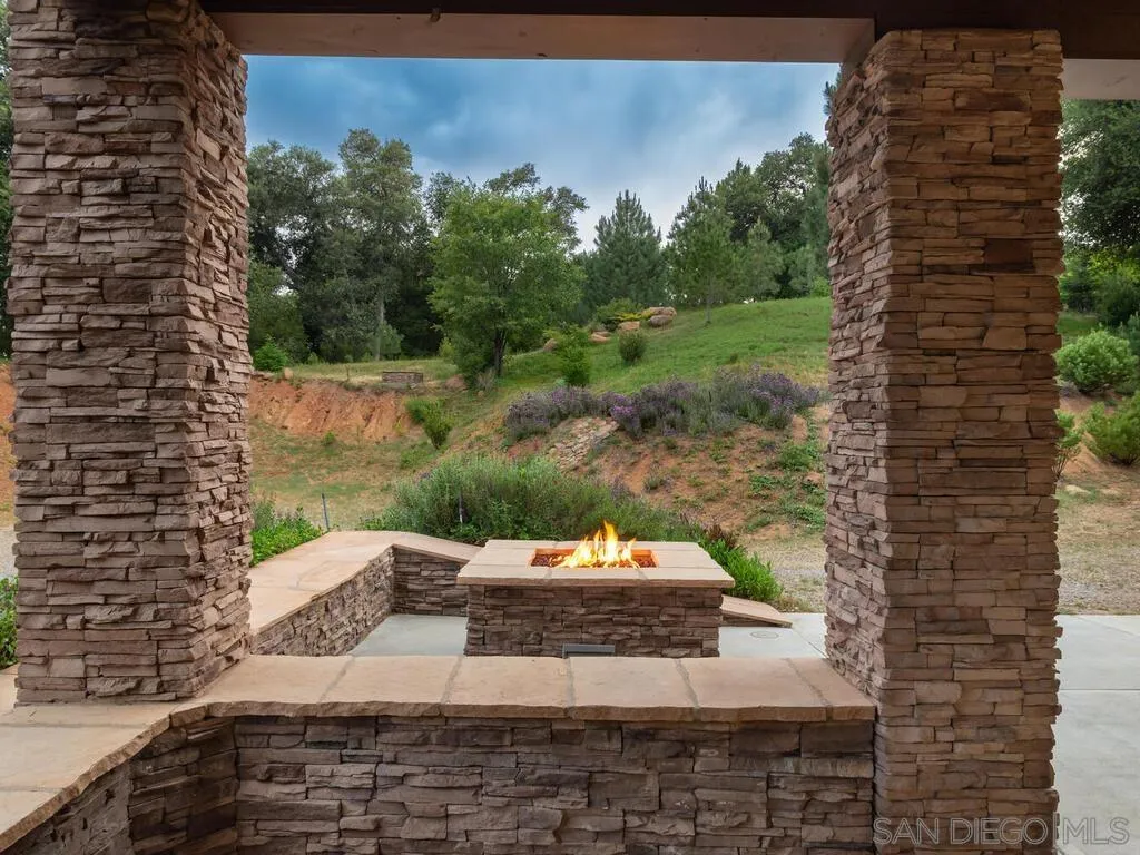 https://cdn.realtyfeed.com/cdn/127/260013651/e1d97b6810b7494a351267ea1ac5df59.webp