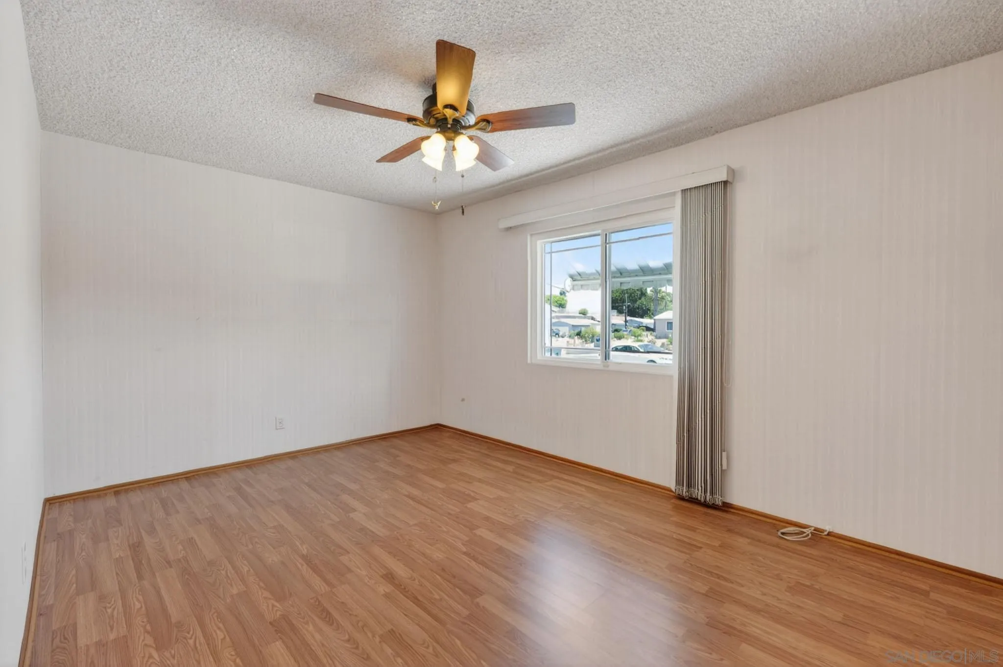 https://cdn.realtyfeed.com/cdn/127/260013653/15e9ef3a24ee124e529c07168a096ccf.webp