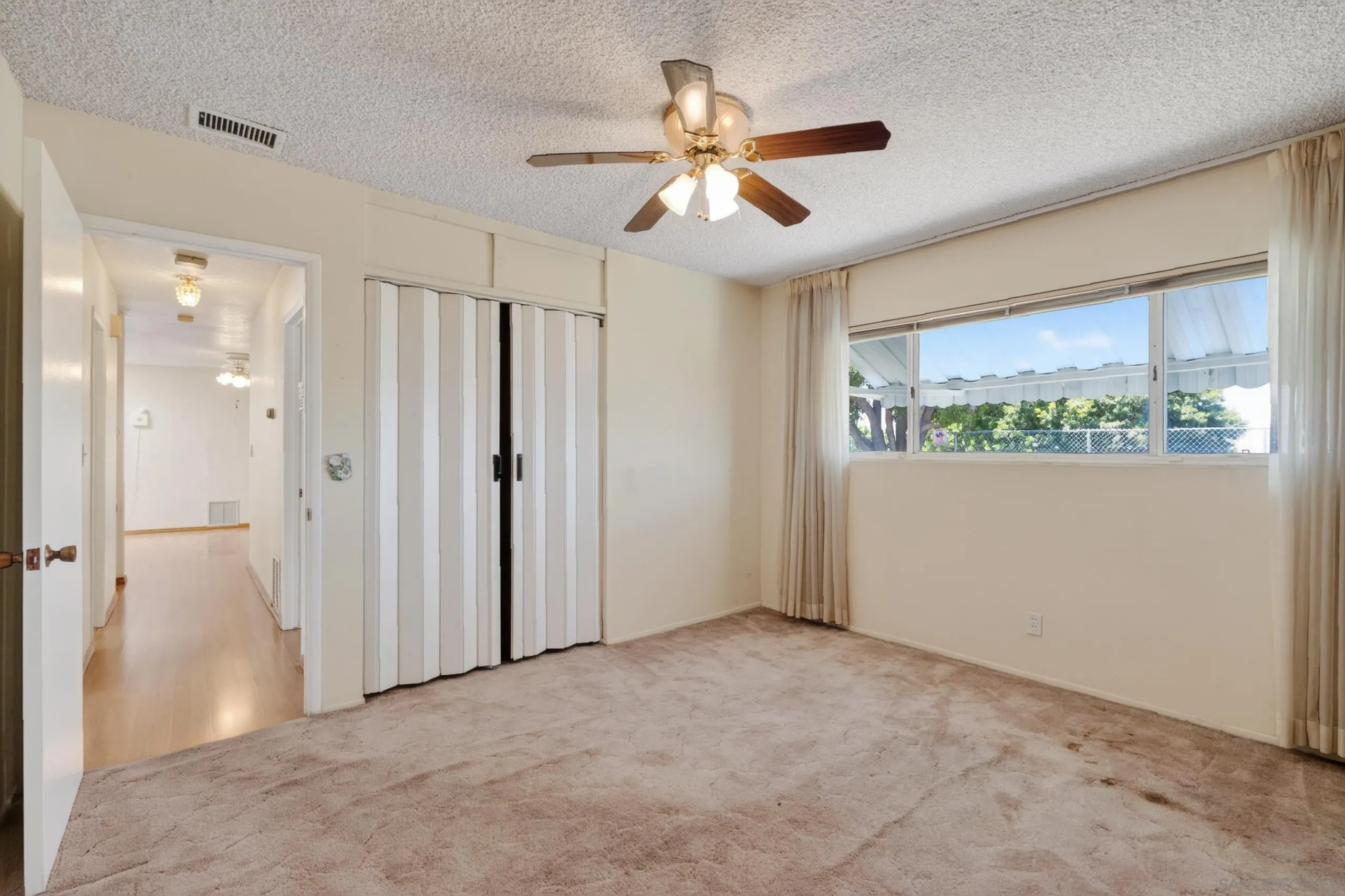 https://cdn.realtyfeed.com/cdn/127/260013653/b9461bcde4c708e481a535fab2379c25.webp