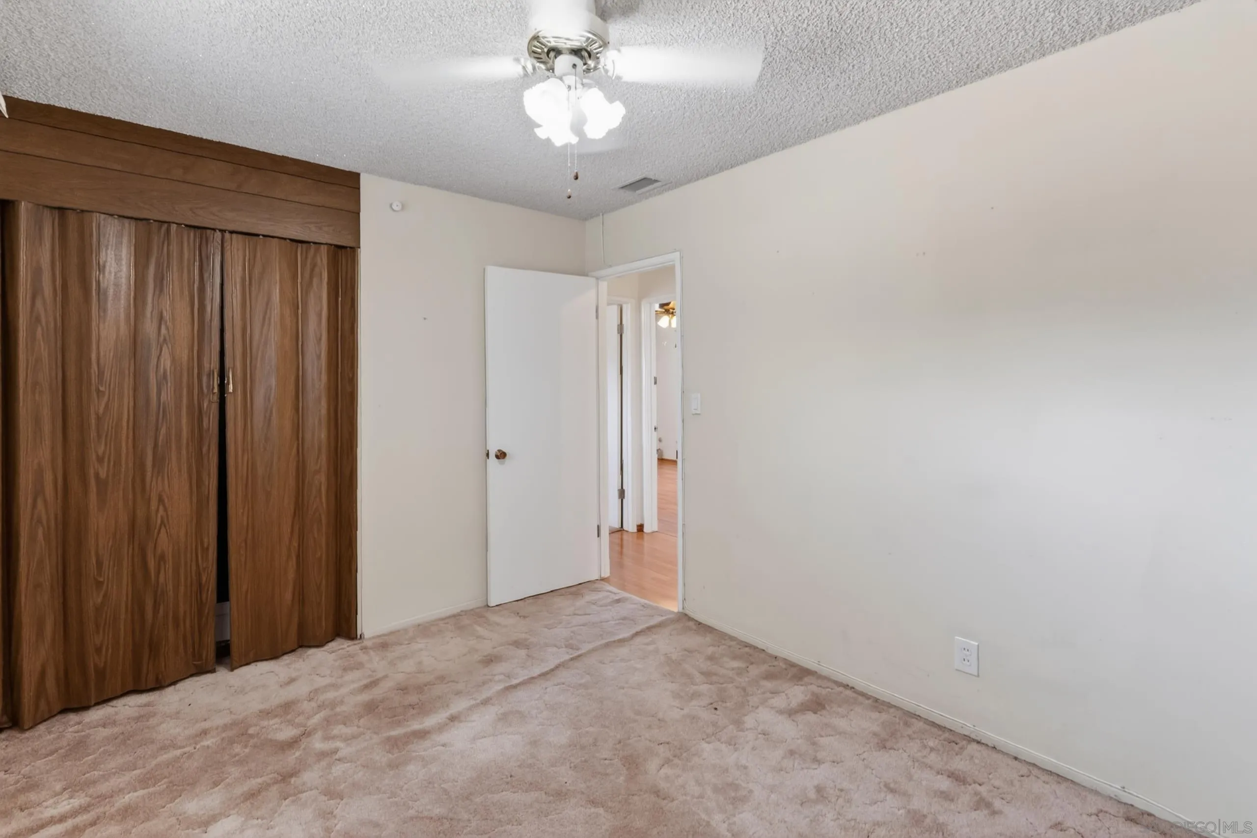 https://cdn.realtyfeed.com/cdn/127/260013653/f53c5febc22f1ffcce4e6dd17df811b4.webp