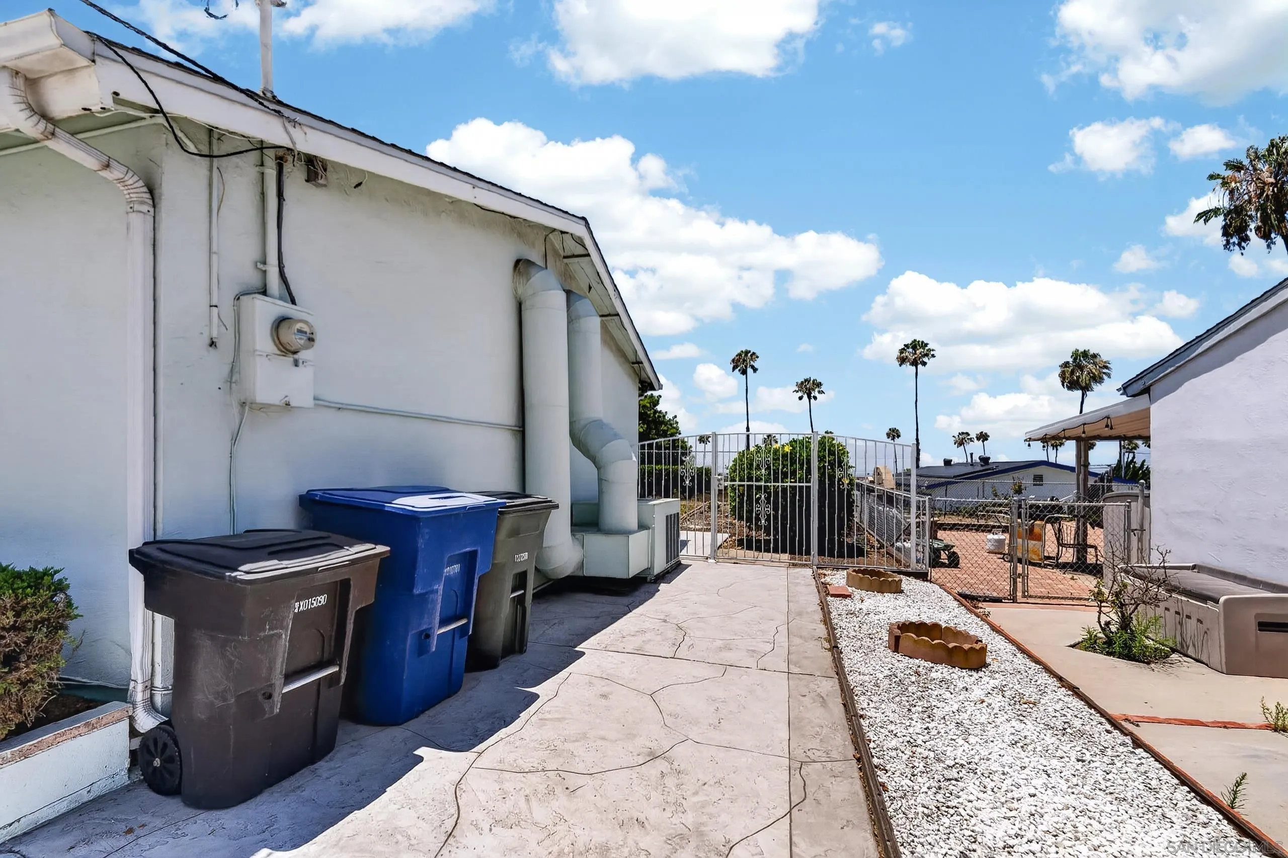 https://cdn.realtyfeed.com/cdn/127/260013653/fa4268a71ec181b42ed454233fd999dd.webp
